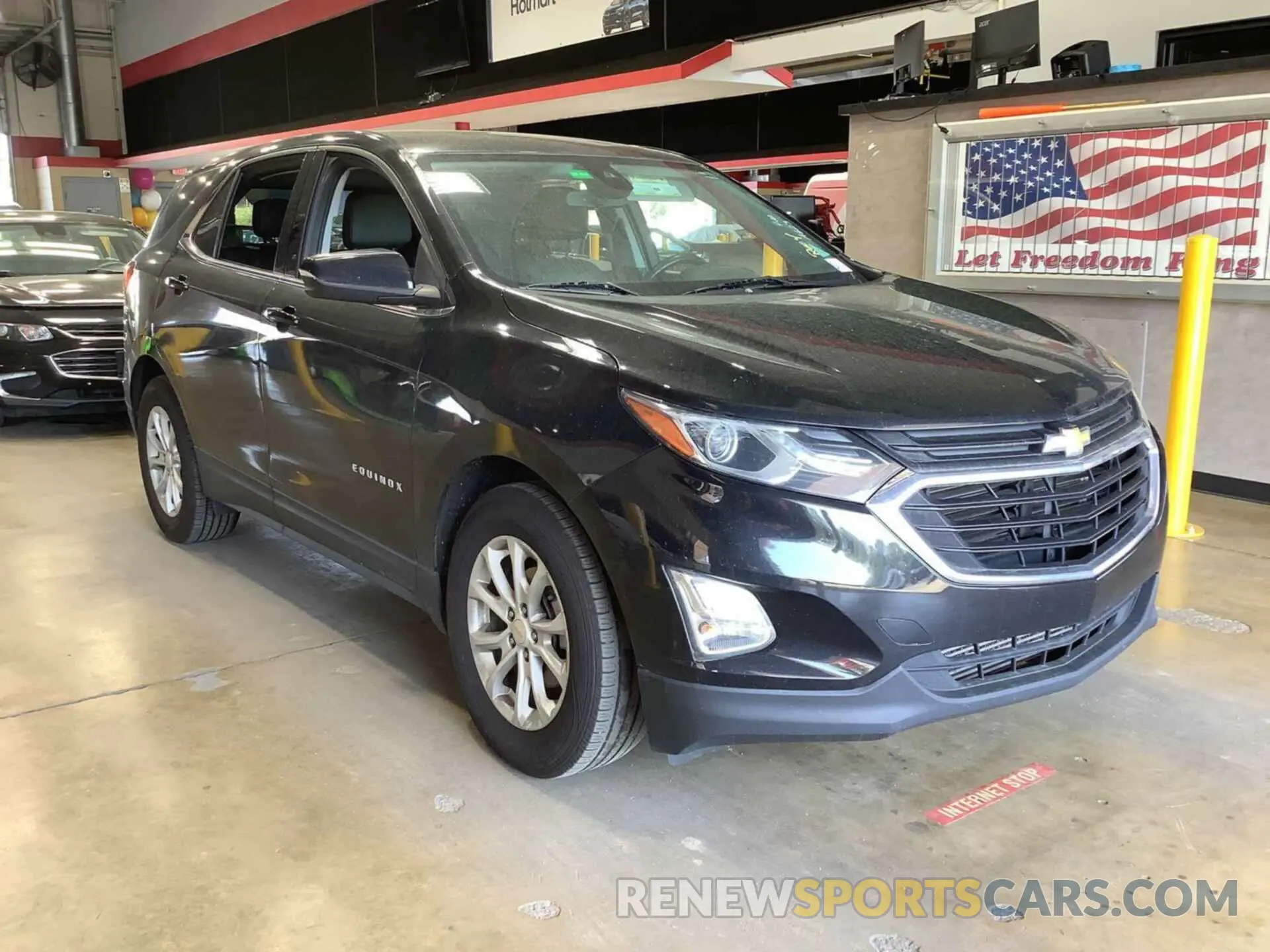 18 Photograph of a damaged car 2GNAXTEV4K6259596 CHEVROLET EQUINOX 2019