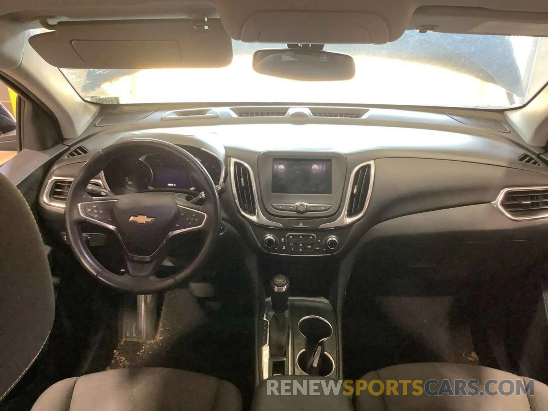 24 Photograph of a damaged car 2GNAXTEV4K6259596 CHEVROLET EQUINOX 2019