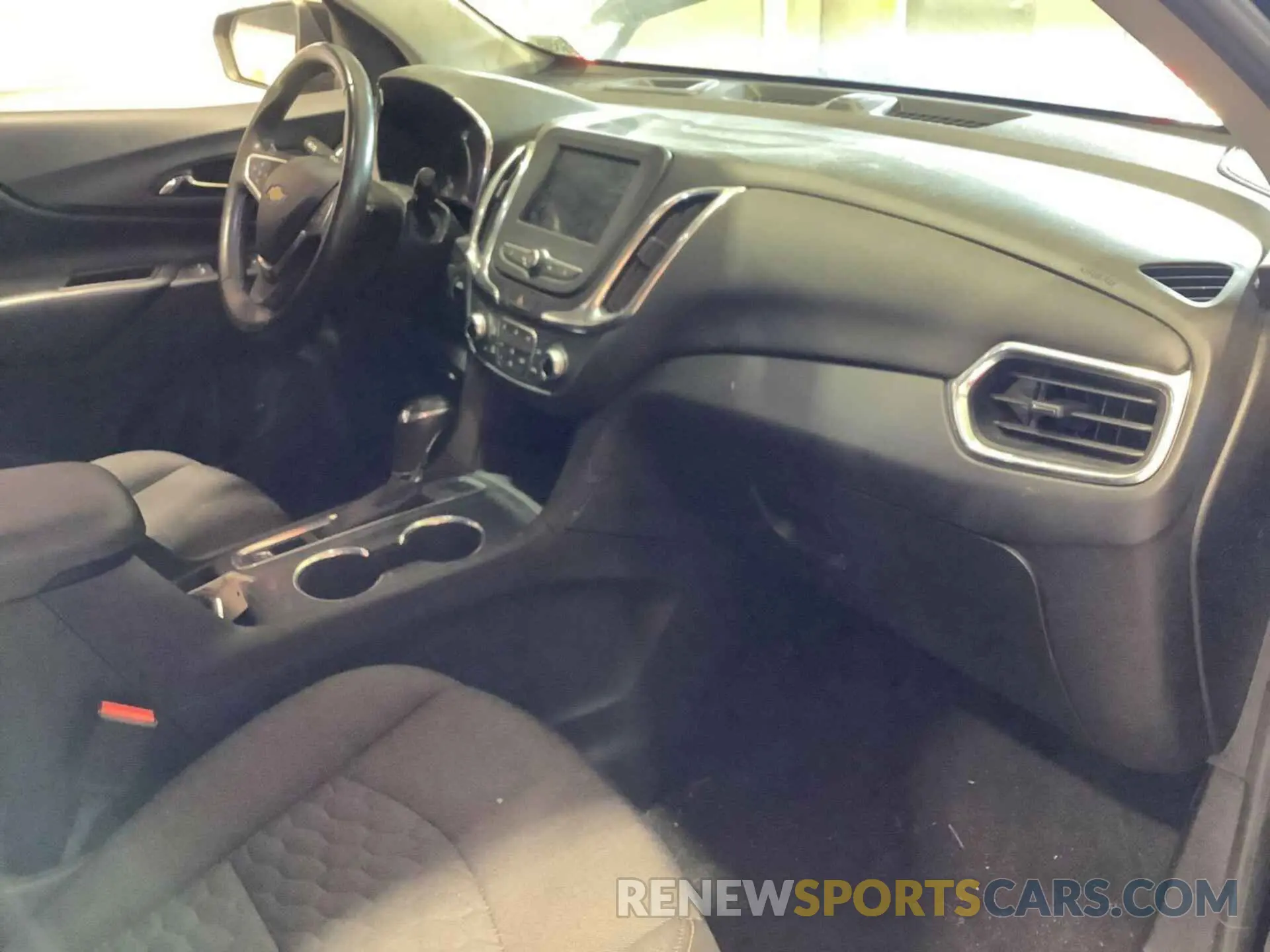 27 Photograph of a damaged car 2GNAXTEV4K6259596 CHEVROLET EQUINOX 2019