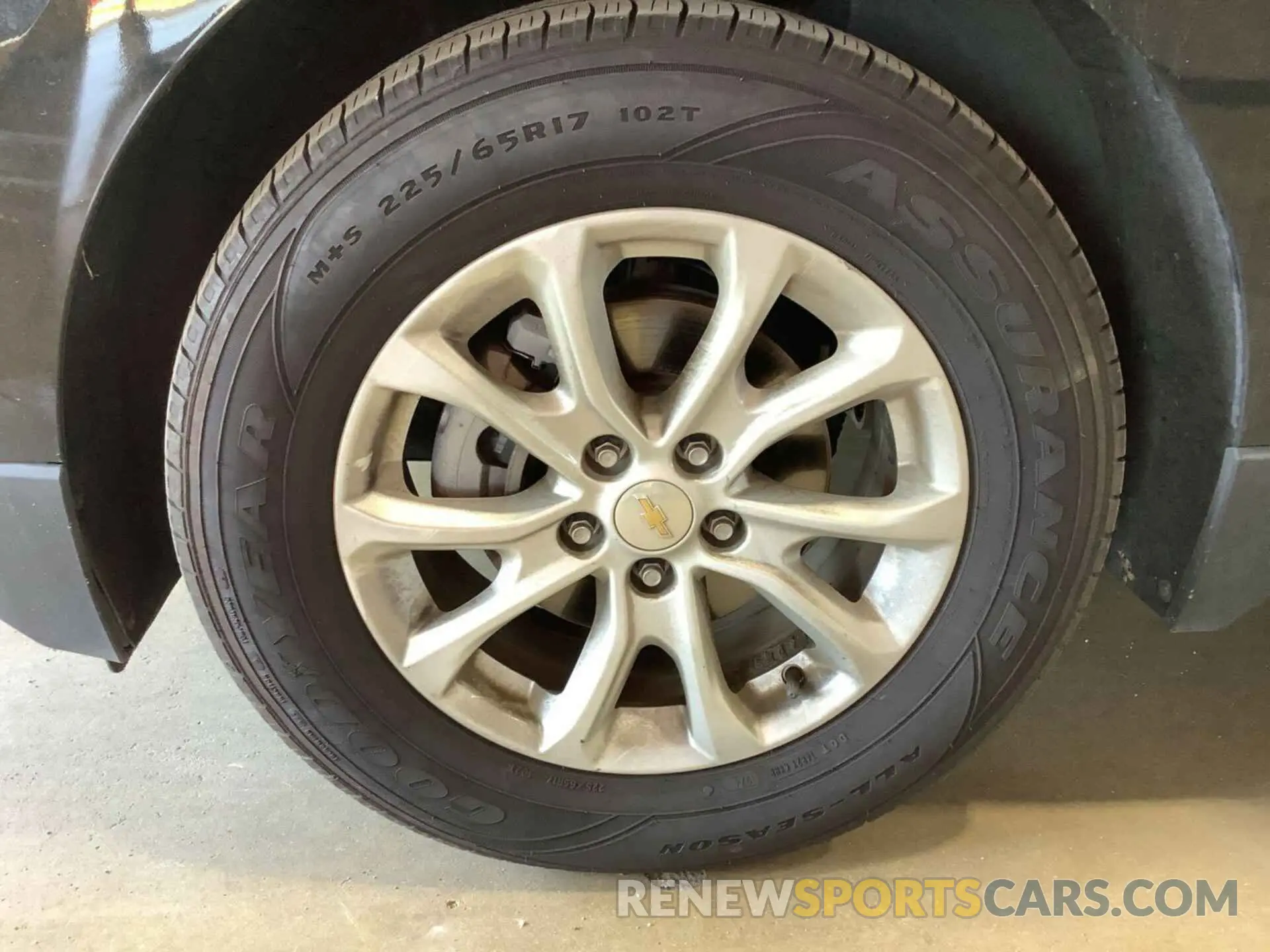 8 Photograph of a damaged car 2GNAXTEV4K6259596 CHEVROLET EQUINOX 2019