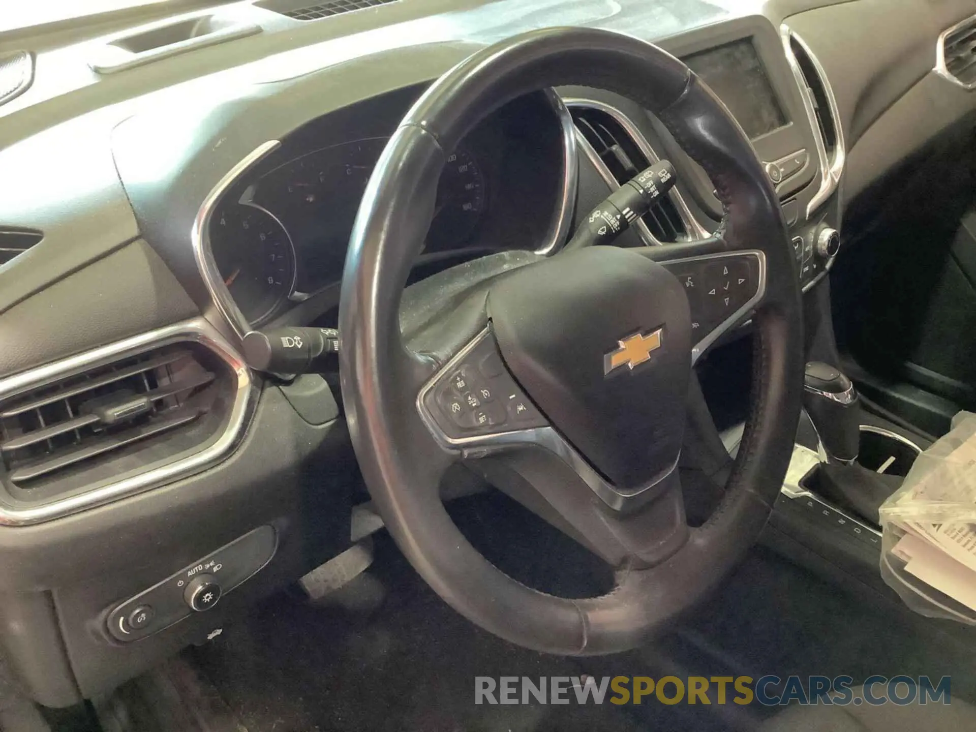 9 Photograph of a damaged car 2GNAXTEV4K6259596 CHEVROLET EQUINOX 2019