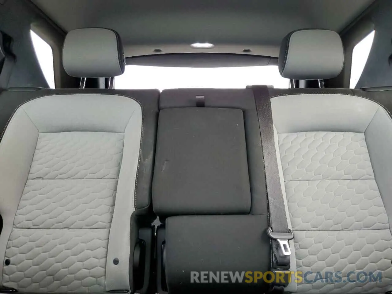 10 Photograph of a damaged car 2GNAXTEV5K6165064 CHEVROLET EQUINOX 2019