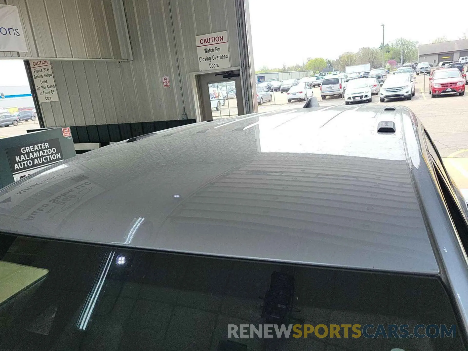 17 Photograph of a damaged car 2GNAXTEV5K6195679 CHEVROLET EQUINOX 2019