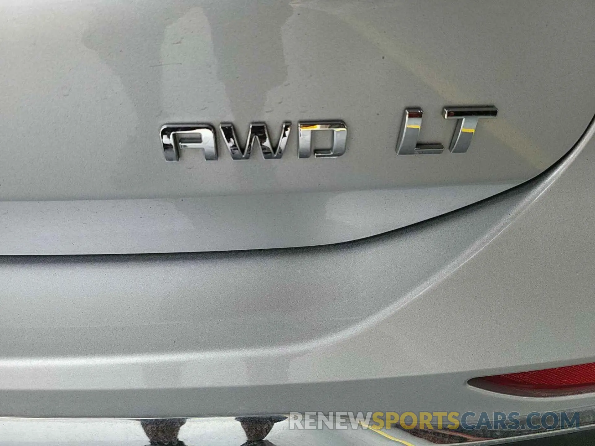 8 Photograph of a damaged car 2GNAXTEV5K6195679 CHEVROLET EQUINOX 2019