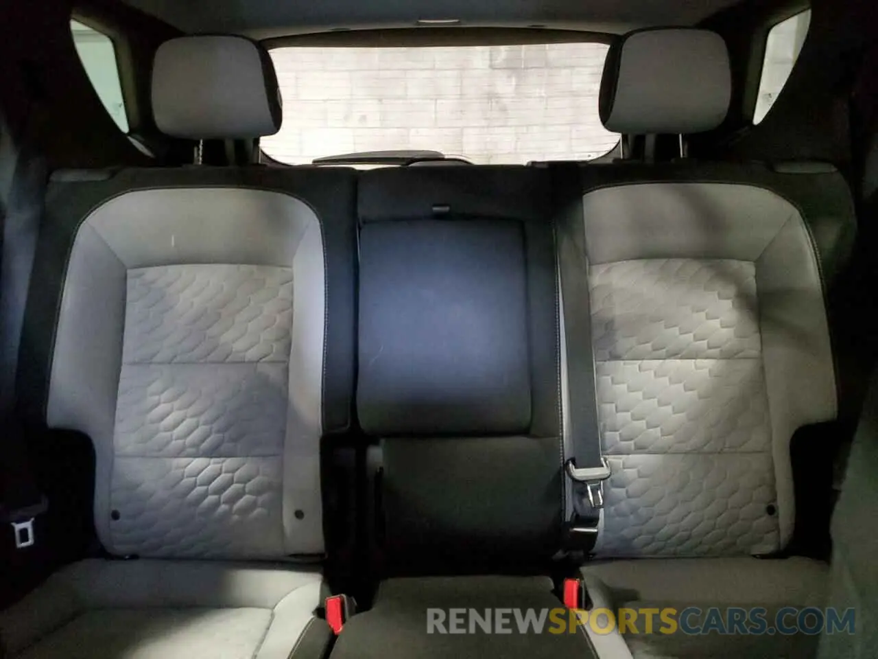 10 Photograph of a damaged car 2GNAXTEV5K6239289 CHEVROLET EQUINOX 2019