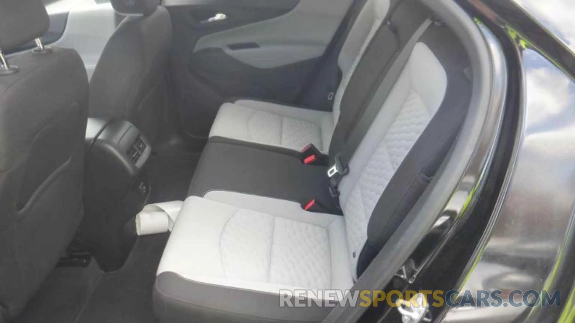 8 Photograph of a damaged car 2GNAXTEV5K6257517 CHEVROLET EQUINOX 2019