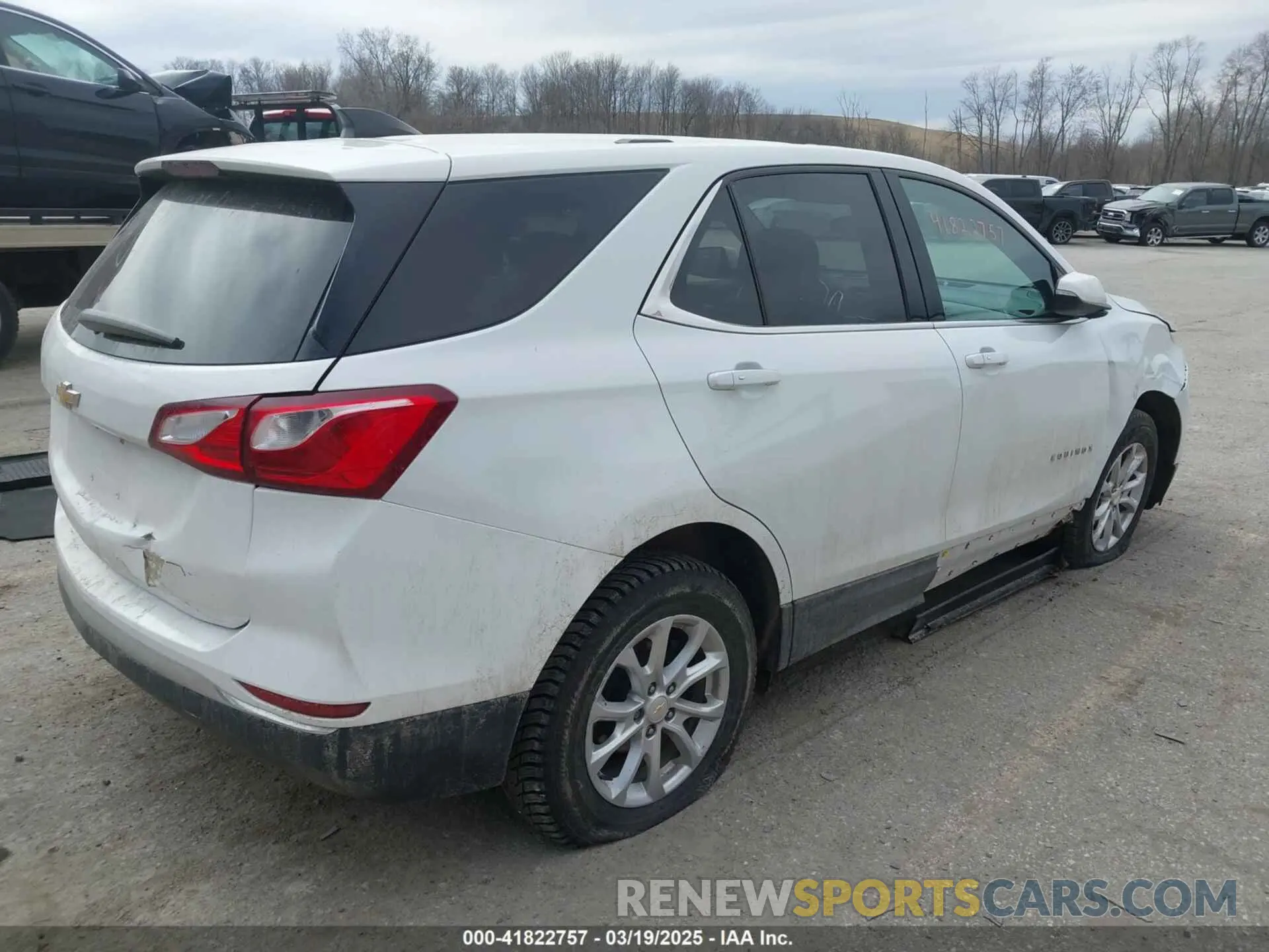 4 Photograph of a damaged car 2GNAXTEV6K6152713 CHEVROLET EQUINOX 2019