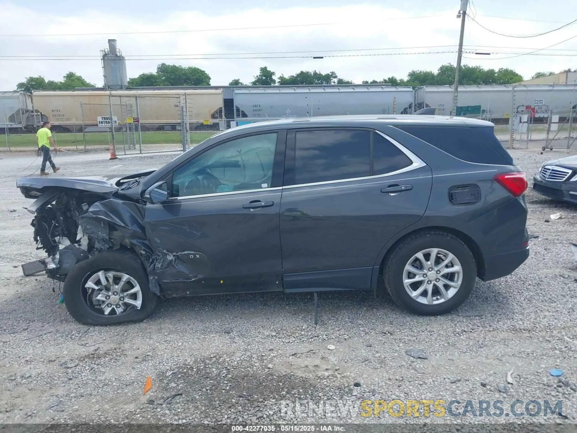 13 Photograph of a damaged car 2GNAXTEV6K6190023 CHEVROLET EQUINOX 2019