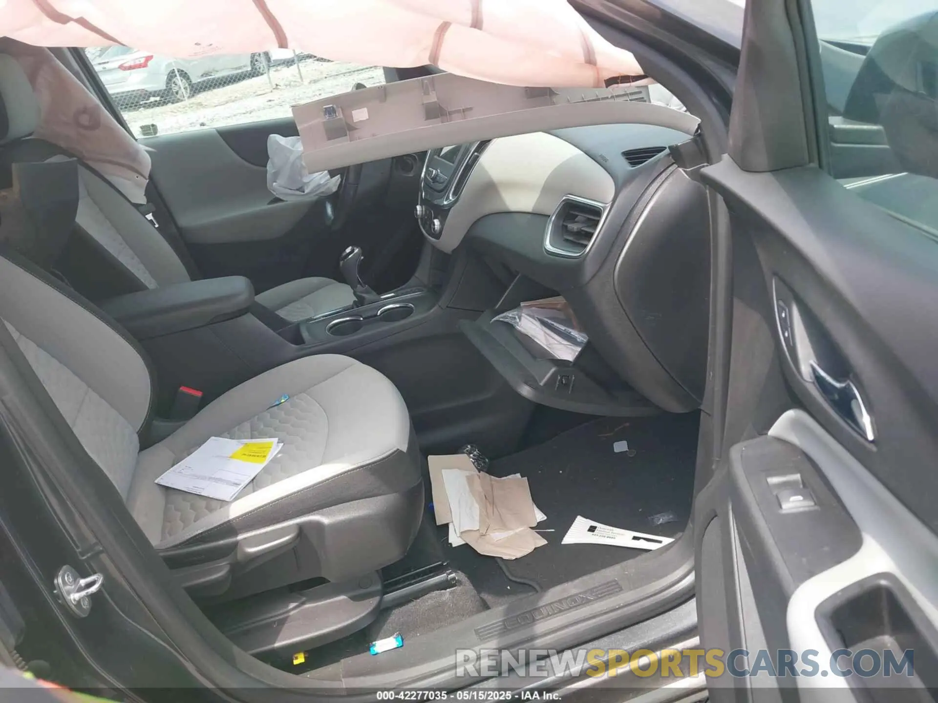 5 Photograph of a damaged car 2GNAXTEV6K6190023 CHEVROLET EQUINOX 2019