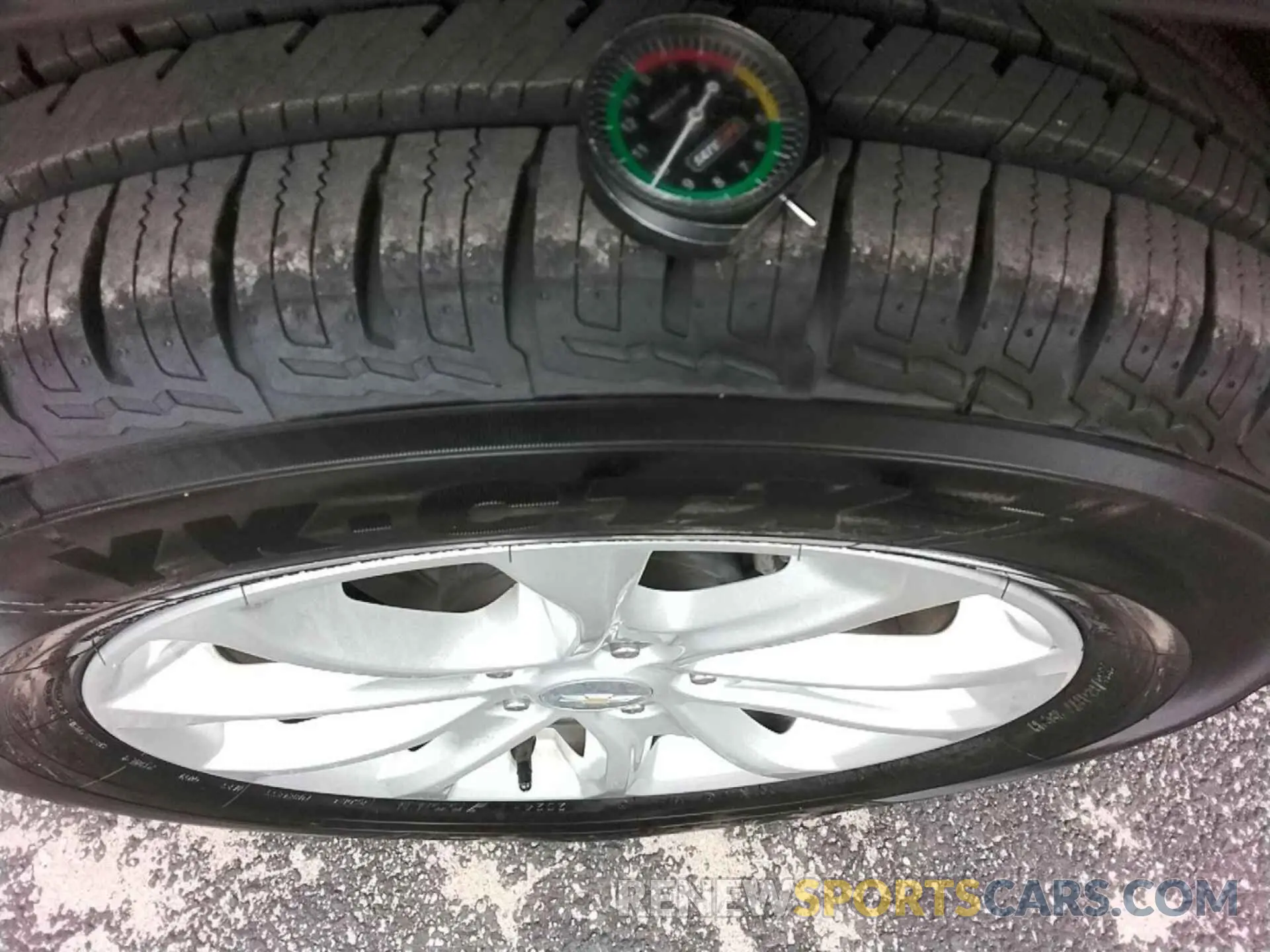 23 Photograph of a damaged car 2GNAXTEV6K6258742 CHEVROLET EQUINOX 2019