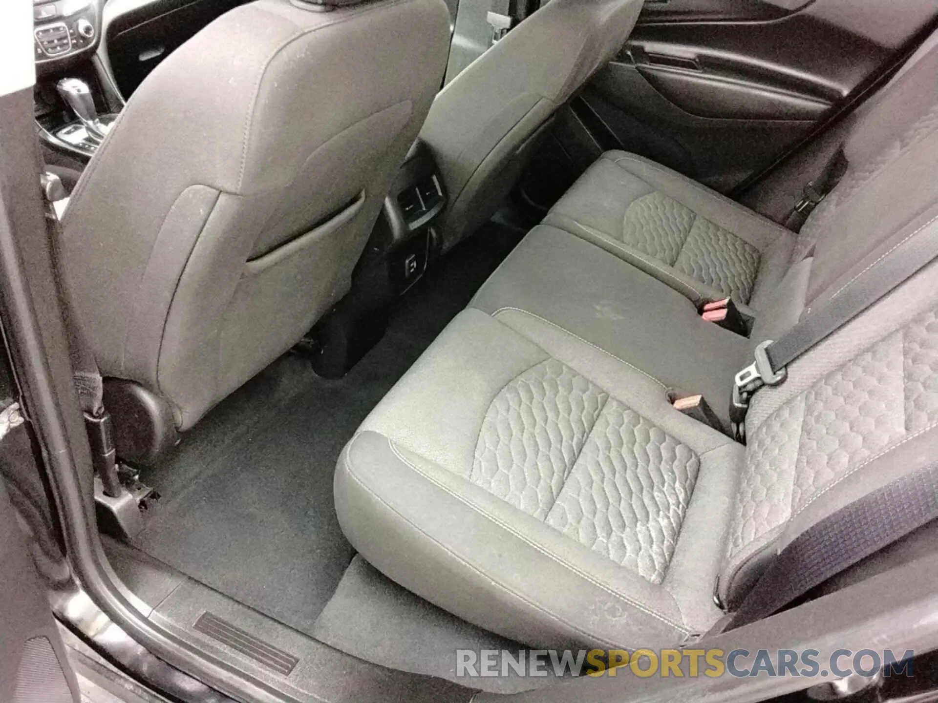 27 Photograph of a damaged car 2GNAXTEV6K6258742 CHEVROLET EQUINOX 2019