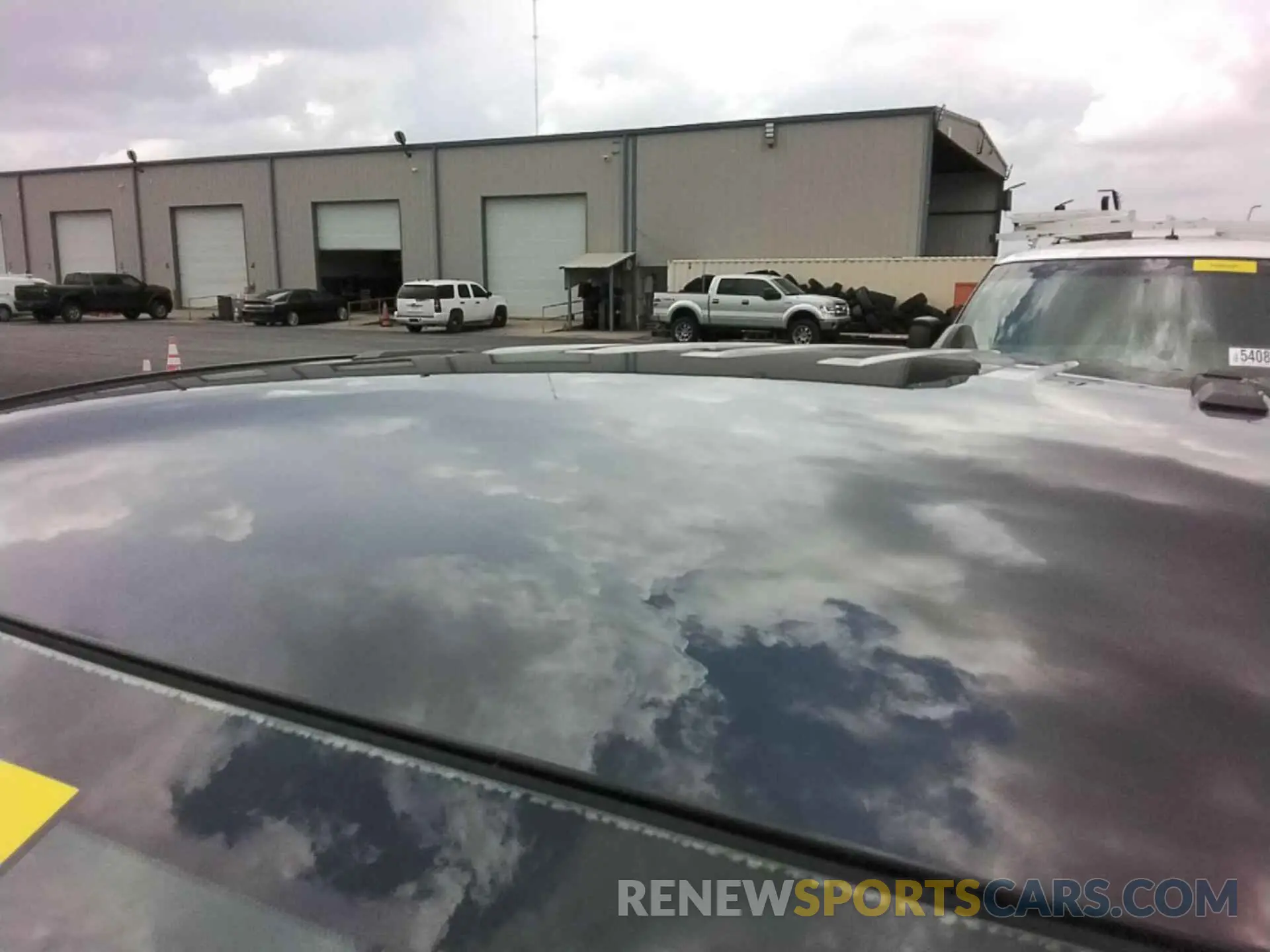 28 Photograph of a damaged car 2GNAXTEV6K6258742 CHEVROLET EQUINOX 2019