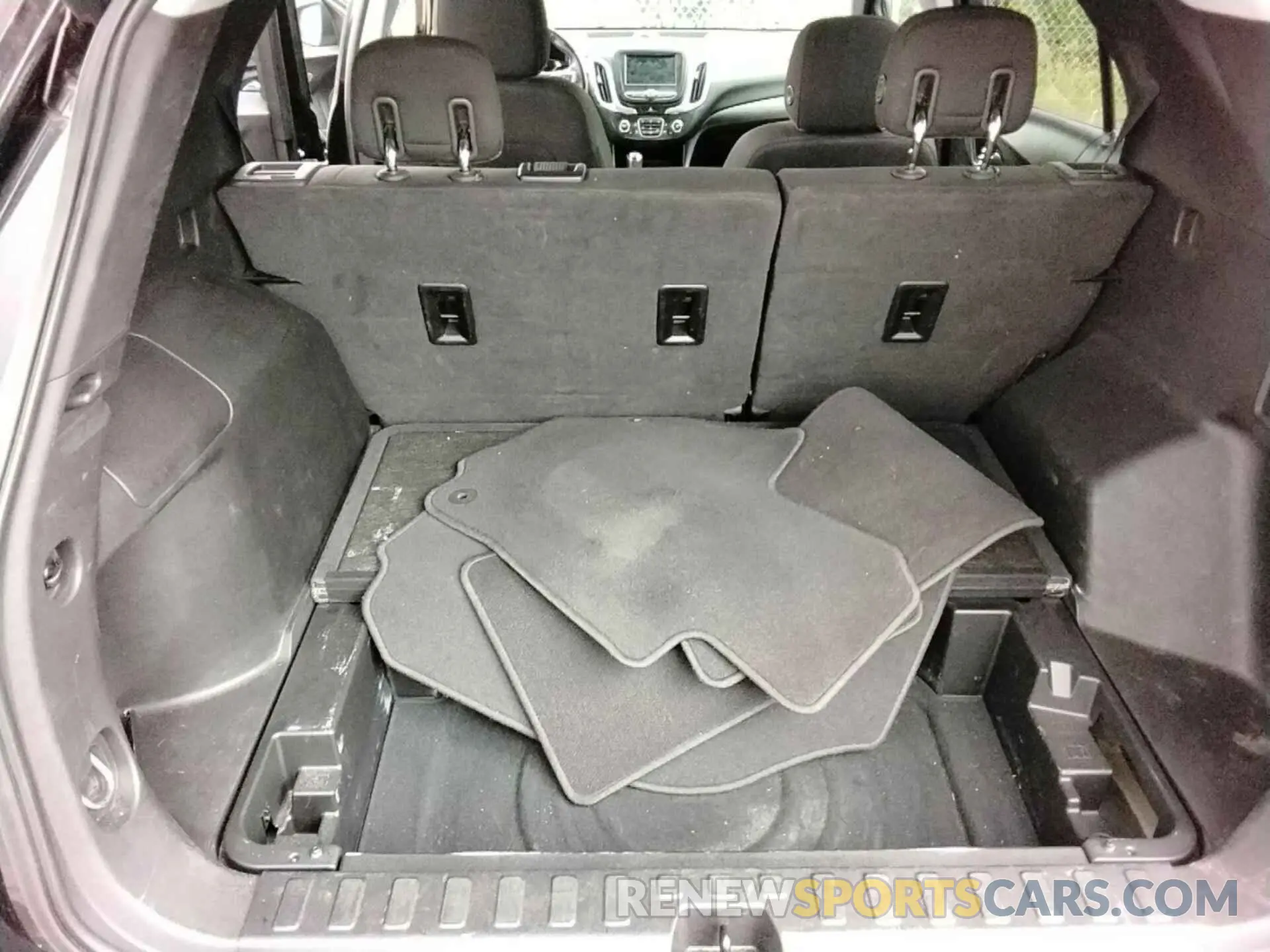 29 Photograph of a damaged car 2GNAXTEV6K6258742 CHEVROLET EQUINOX 2019