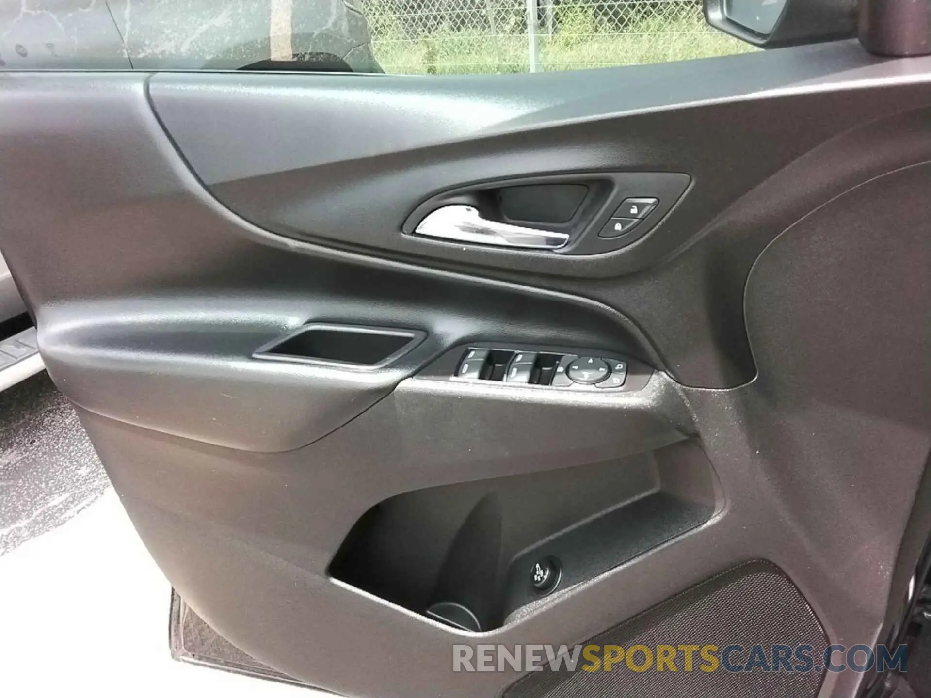 4 Photograph of a damaged car 2GNAXTEV6K6258742 CHEVROLET EQUINOX 2019