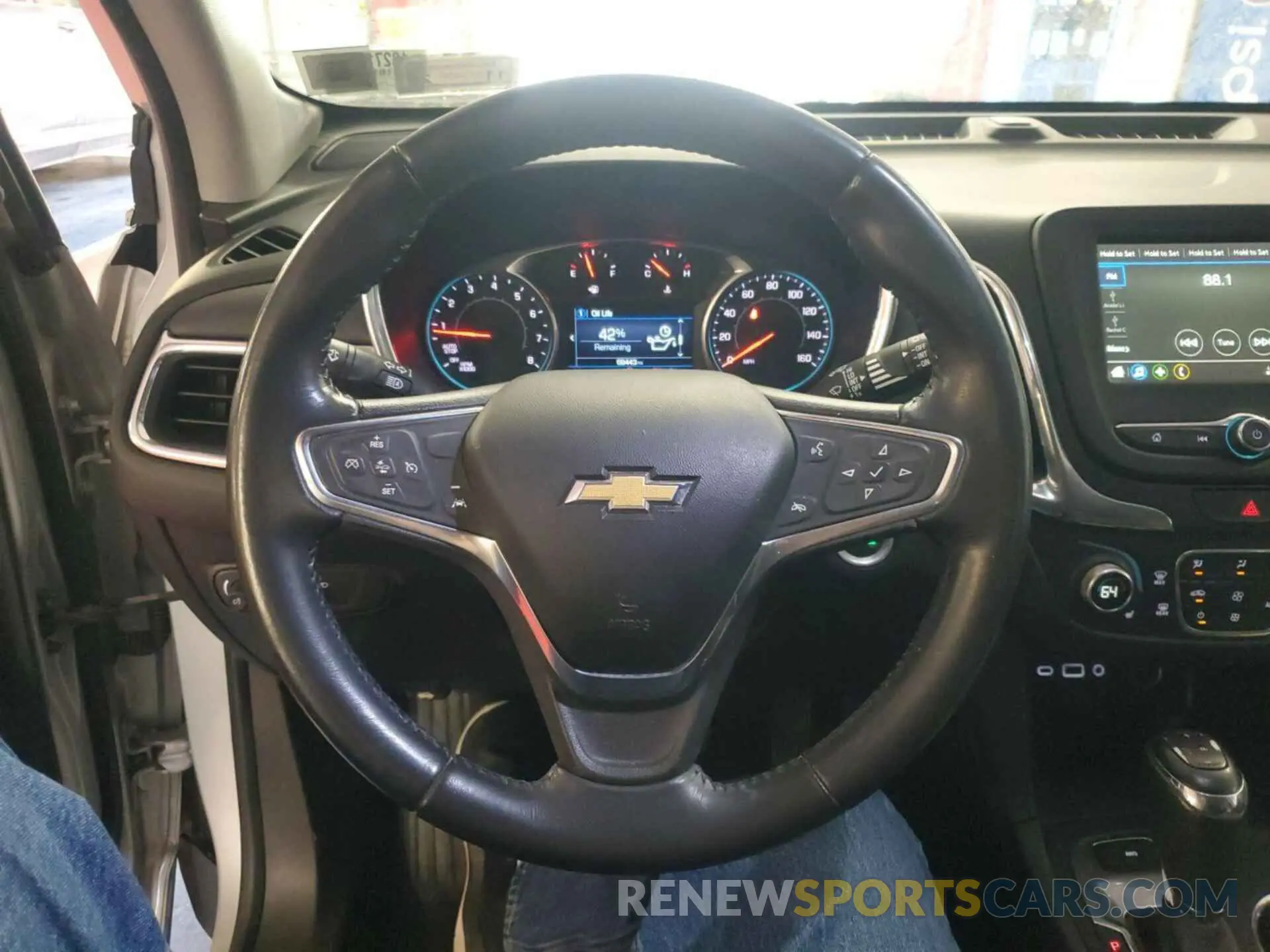 10 Photograph of a damaged car 2GNAXTEV6K6260331 CHEVROLET EQUINOX 2019