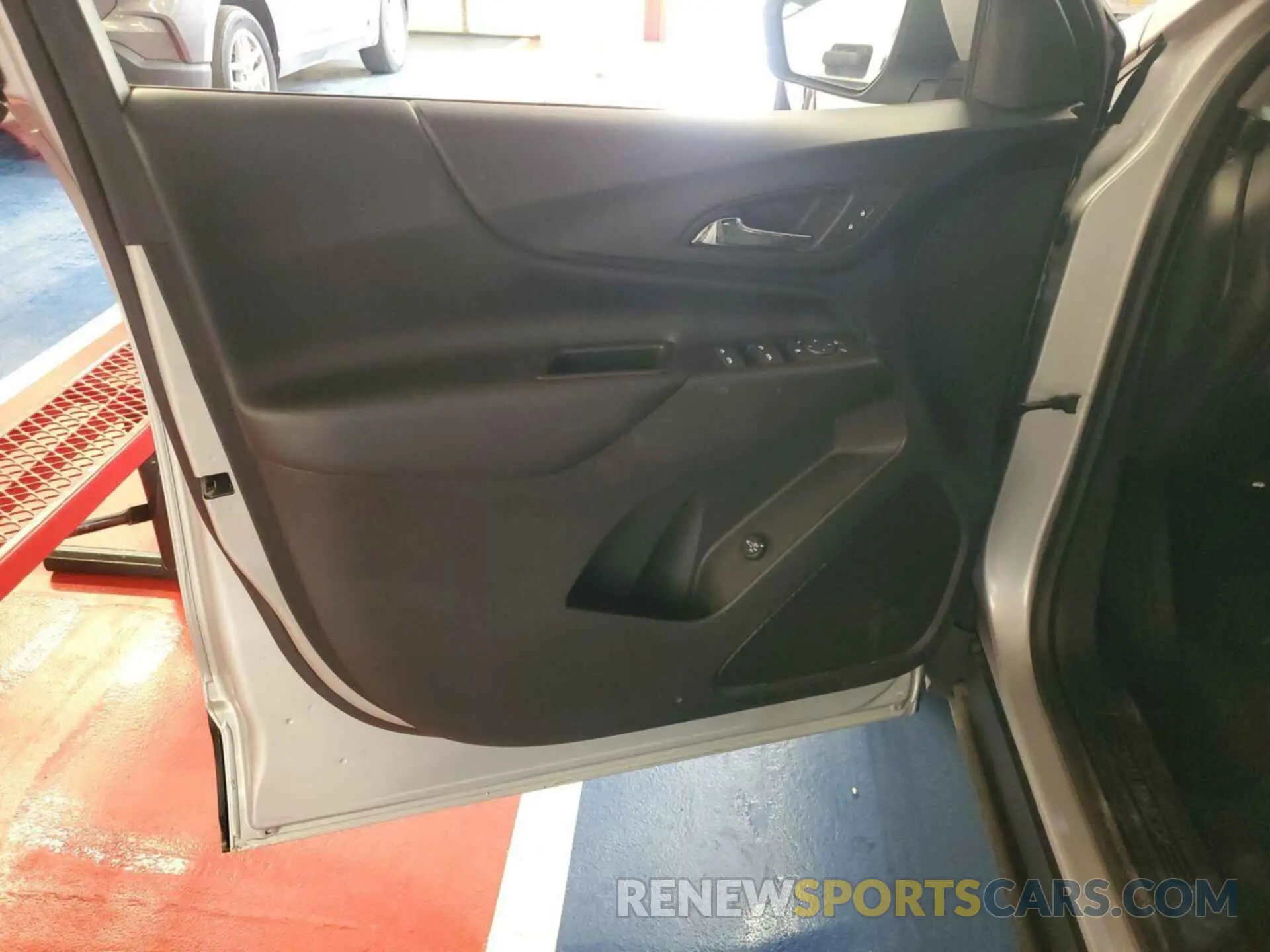 12 Photograph of a damaged car 2GNAXTEV6K6260331 CHEVROLET EQUINOX 2019