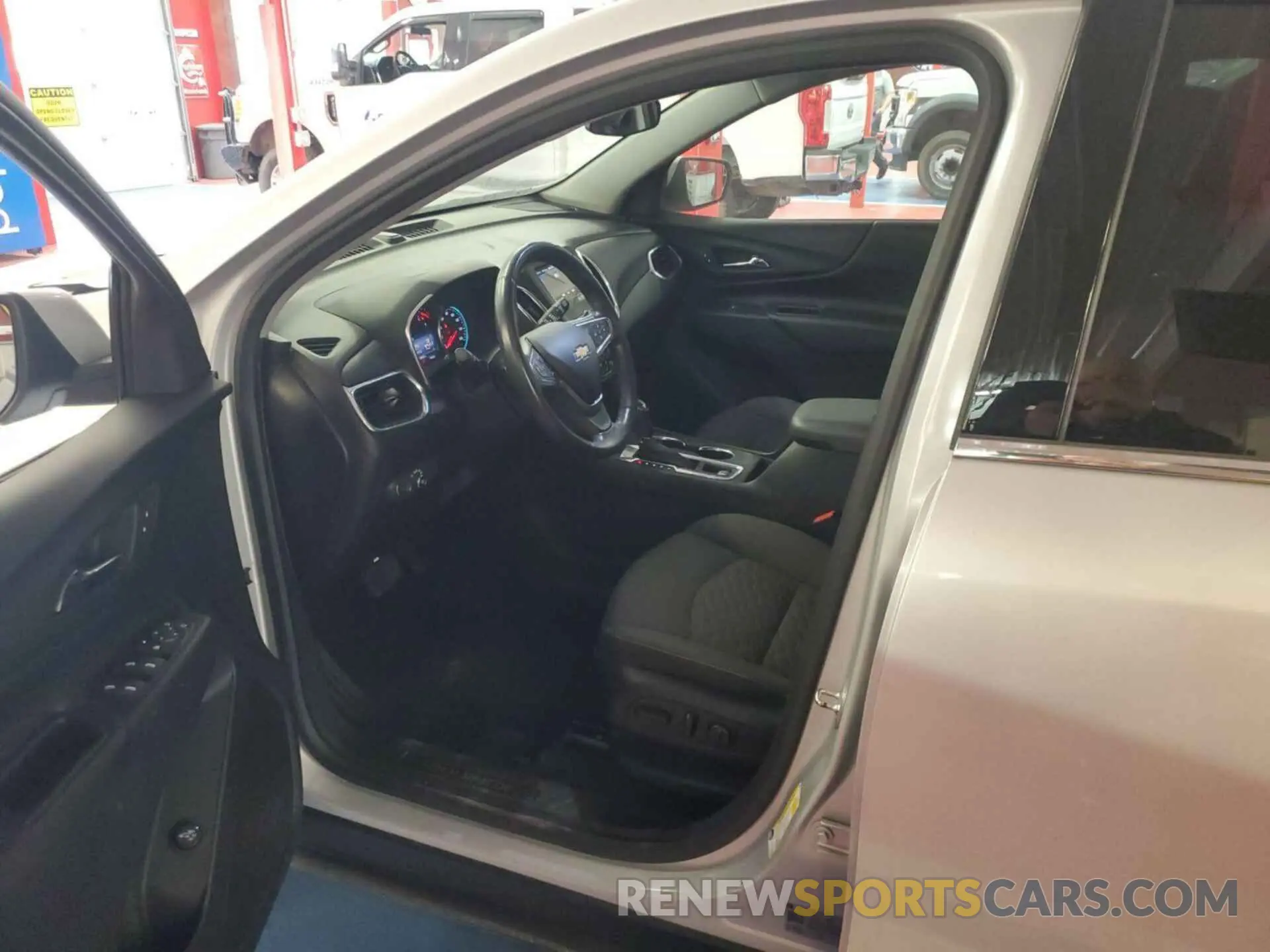 15 Photograph of a damaged car 2GNAXTEV6K6260331 CHEVROLET EQUINOX 2019