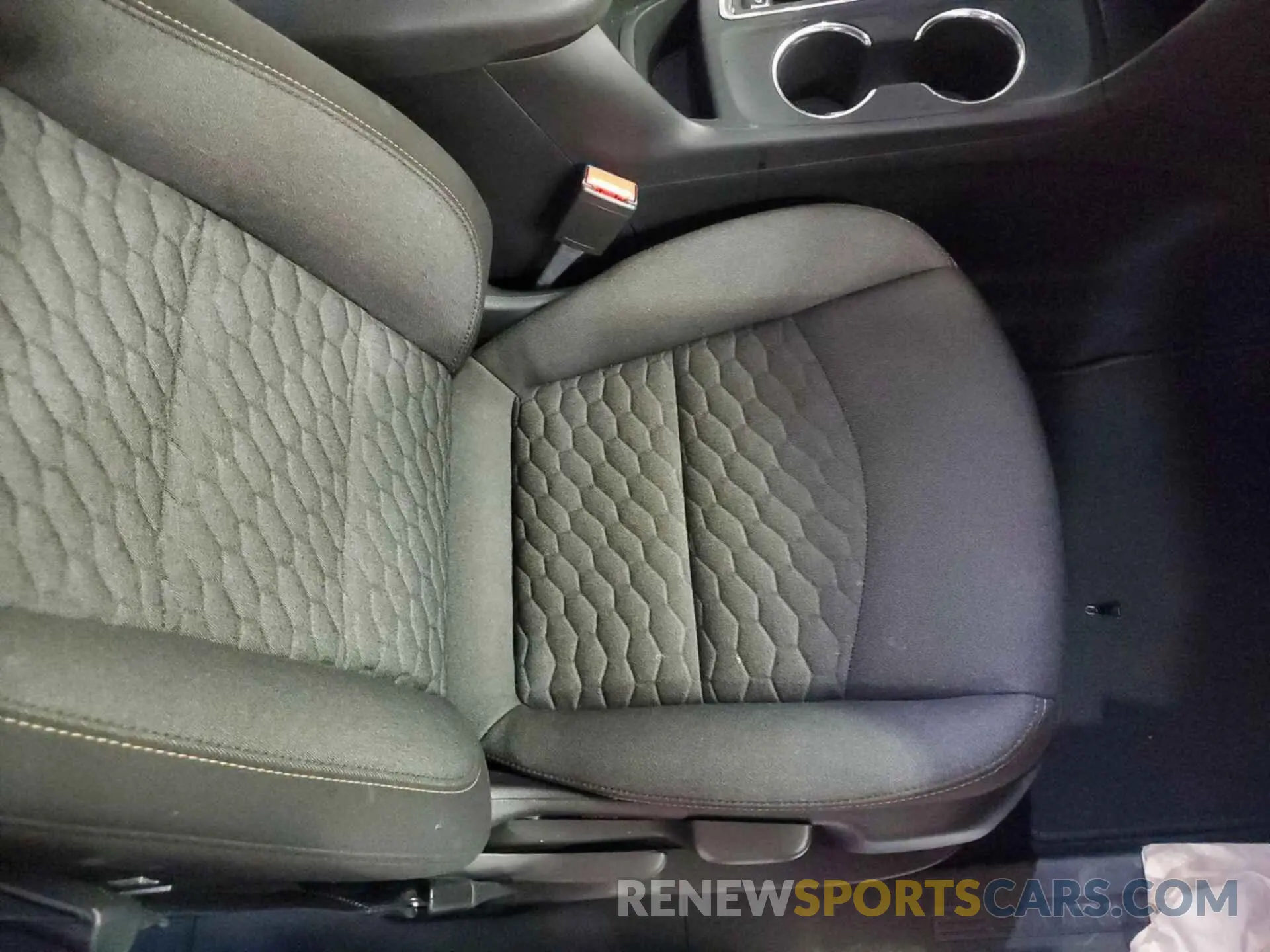 18 Photograph of a damaged car 2GNAXTEV6K6260331 CHEVROLET EQUINOX 2019