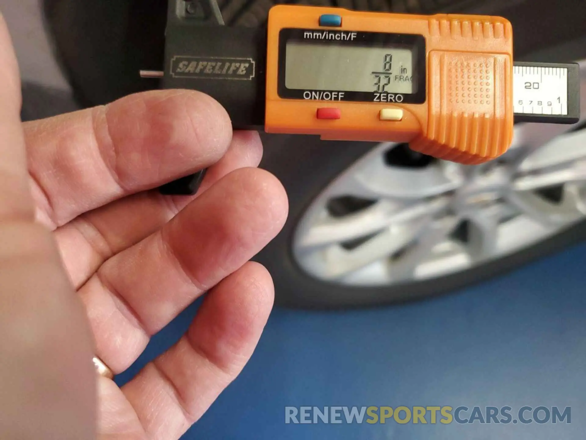 2 Photograph of a damaged car 2GNAXTEV6K6260331 CHEVROLET EQUINOX 2019