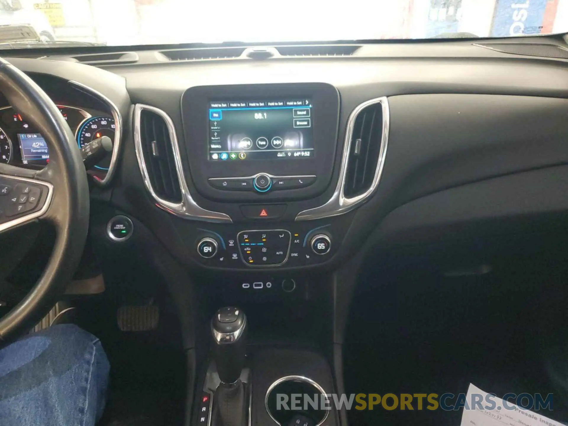 8 Photograph of a damaged car 2GNAXTEV6K6260331 CHEVROLET EQUINOX 2019