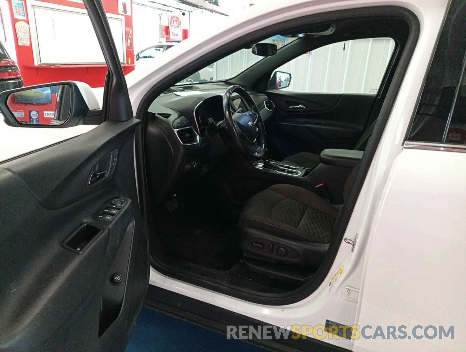 13 Photograph of a damaged car 2GNAXTEV7K6163705 CHEVROLET EQUINOX 2019