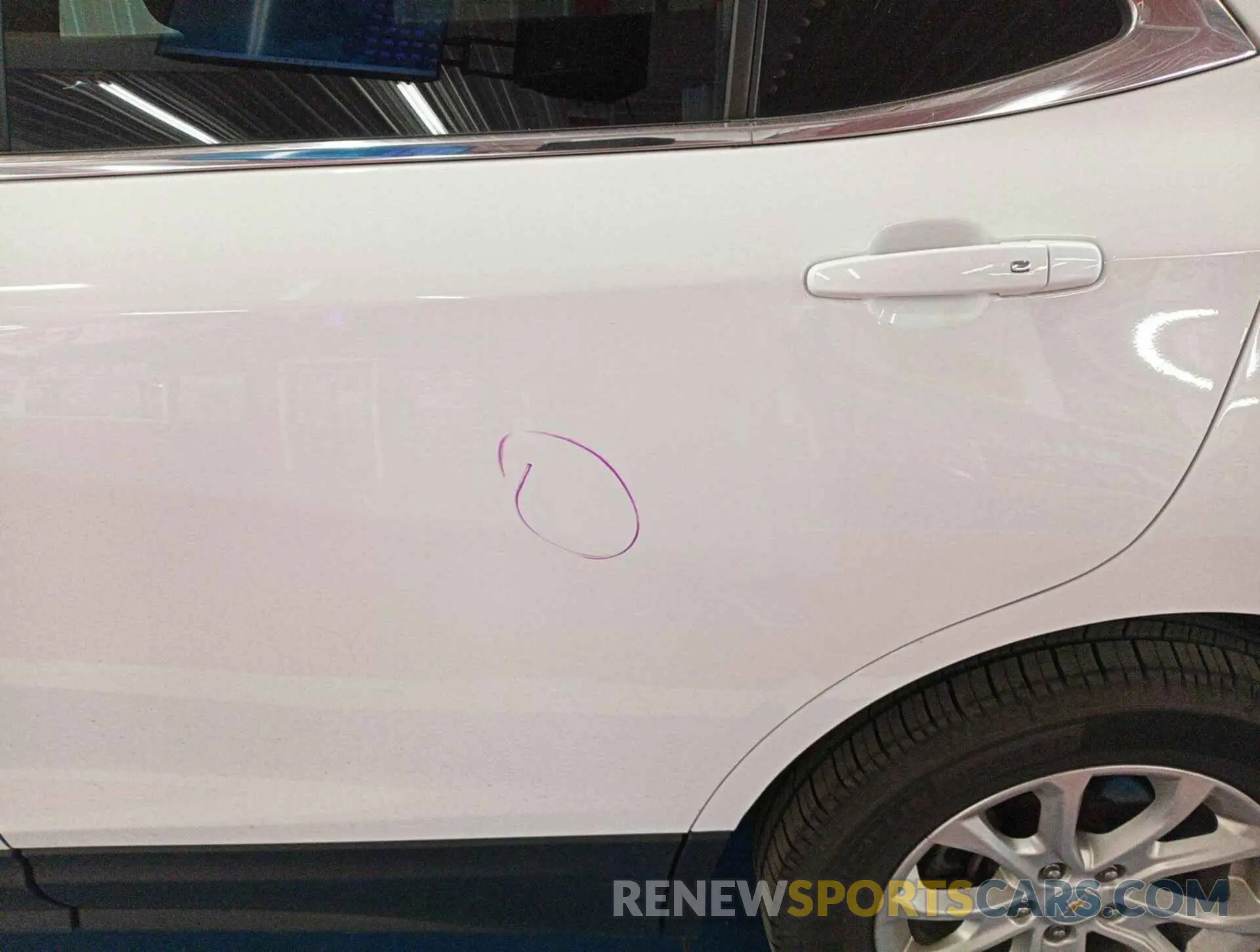 18 Photograph of a damaged car 2GNAXTEV7K6163705 CHEVROLET EQUINOX 2019