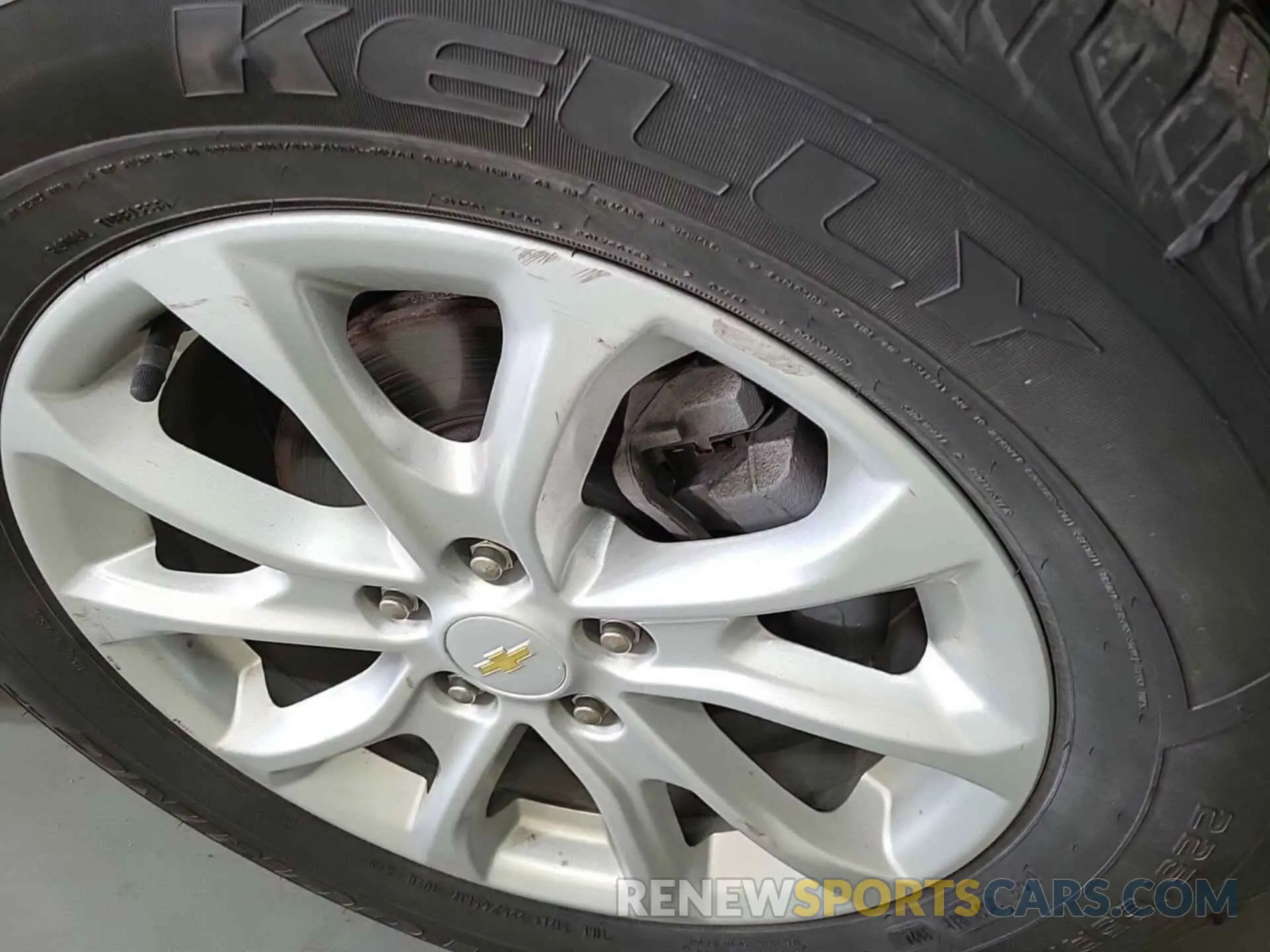 19 Photograph of a damaged car 2GNAXTEV7K6165213 CHEVROLET EQUINOX 2019