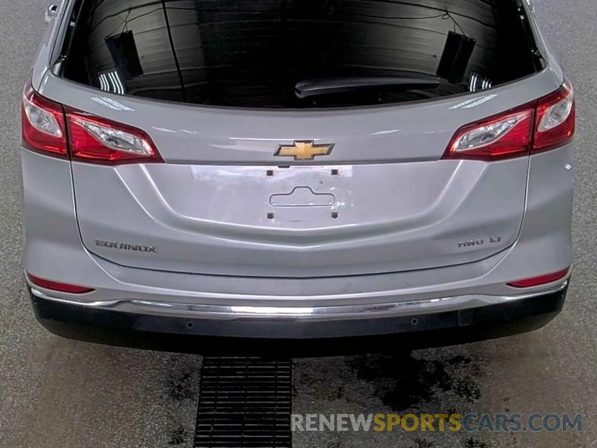 29 Photograph of a damaged car 2GNAXTEV7K6165213 CHEVROLET EQUINOX 2019