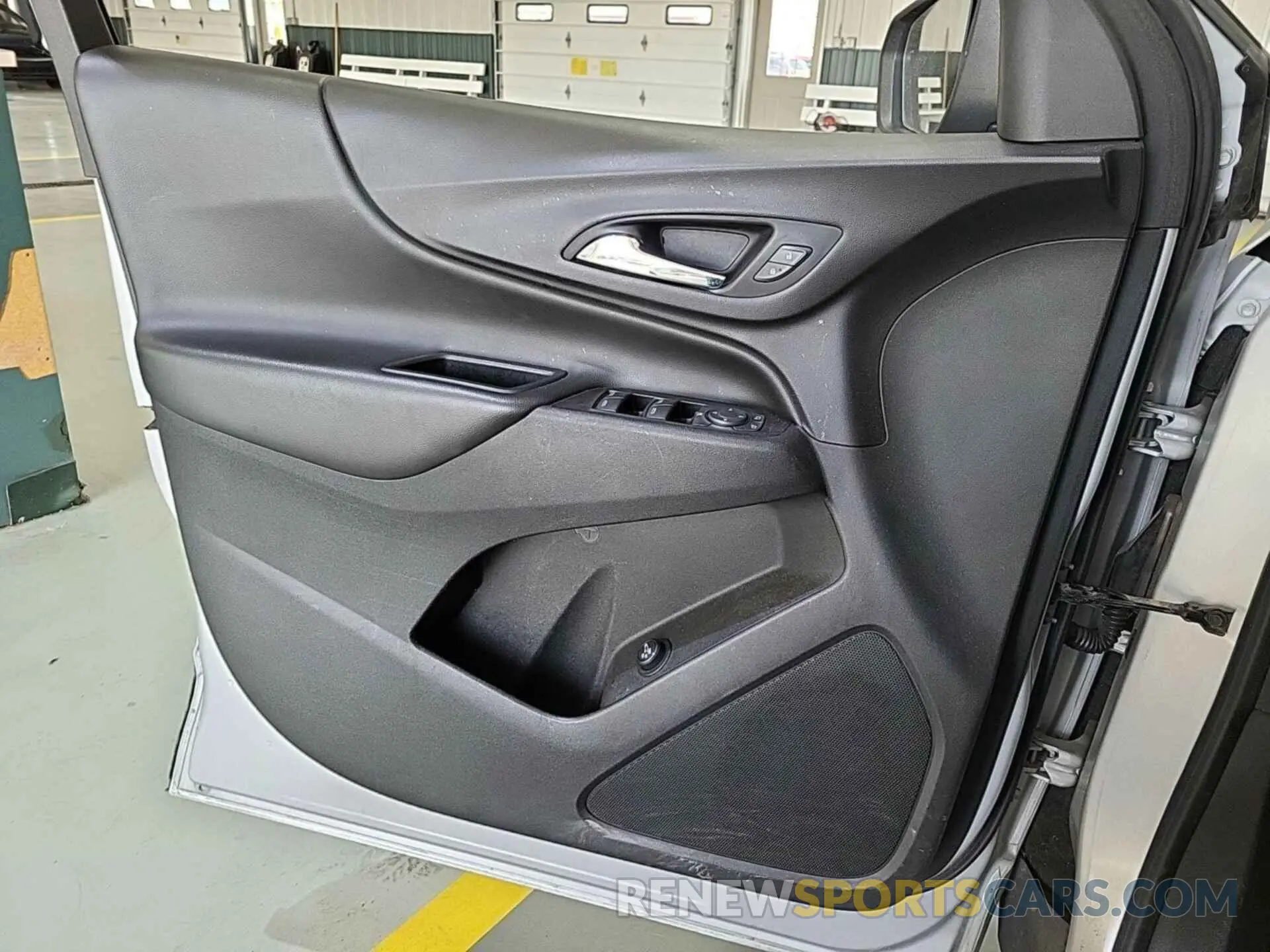 31 Photograph of a damaged car 2GNAXTEV7K6165213 CHEVROLET EQUINOX 2019