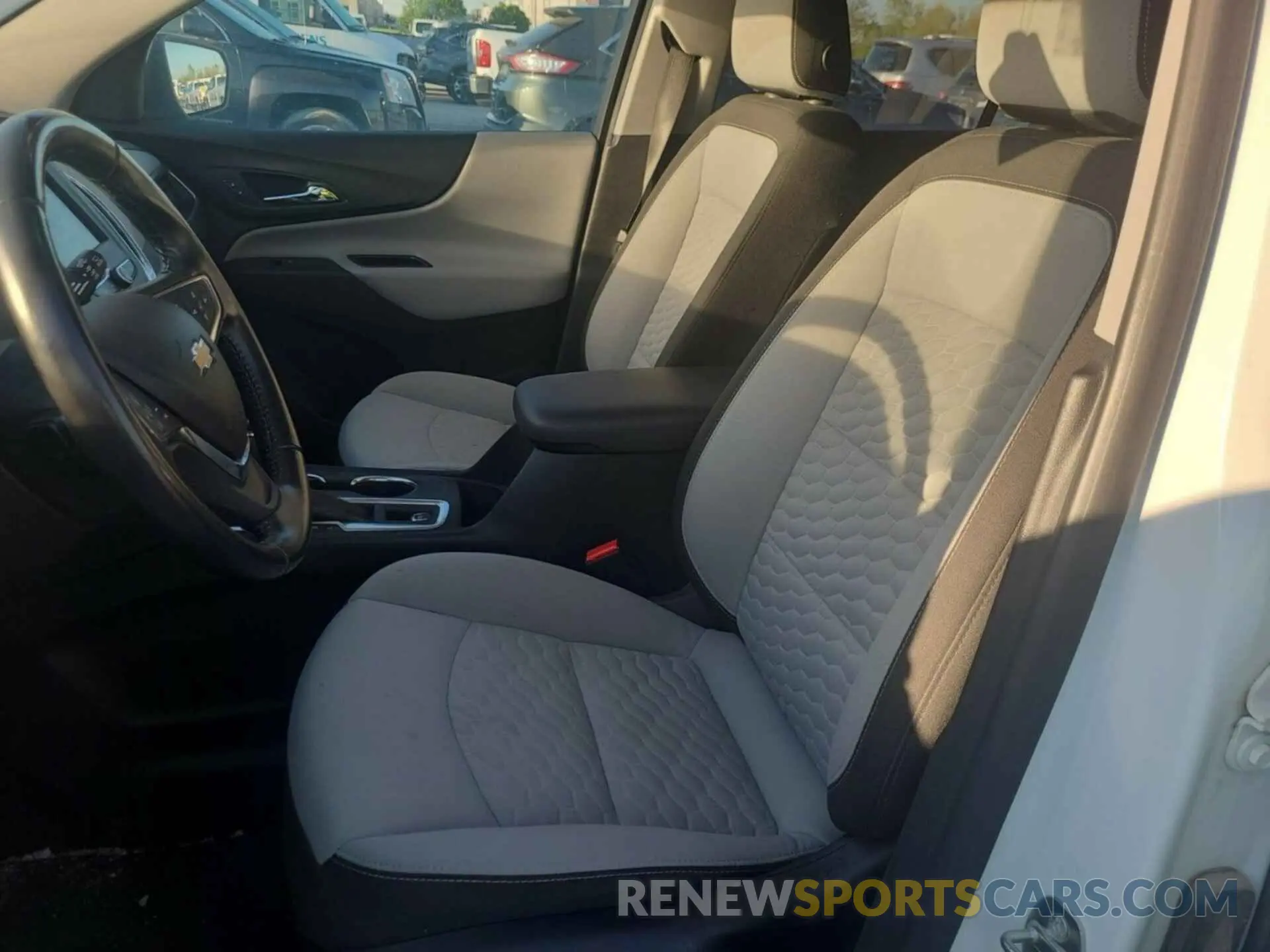 1 Photograph of a damaged car 2GNAXTEV7K6167642 CHEVROLET EQUINOX 2019