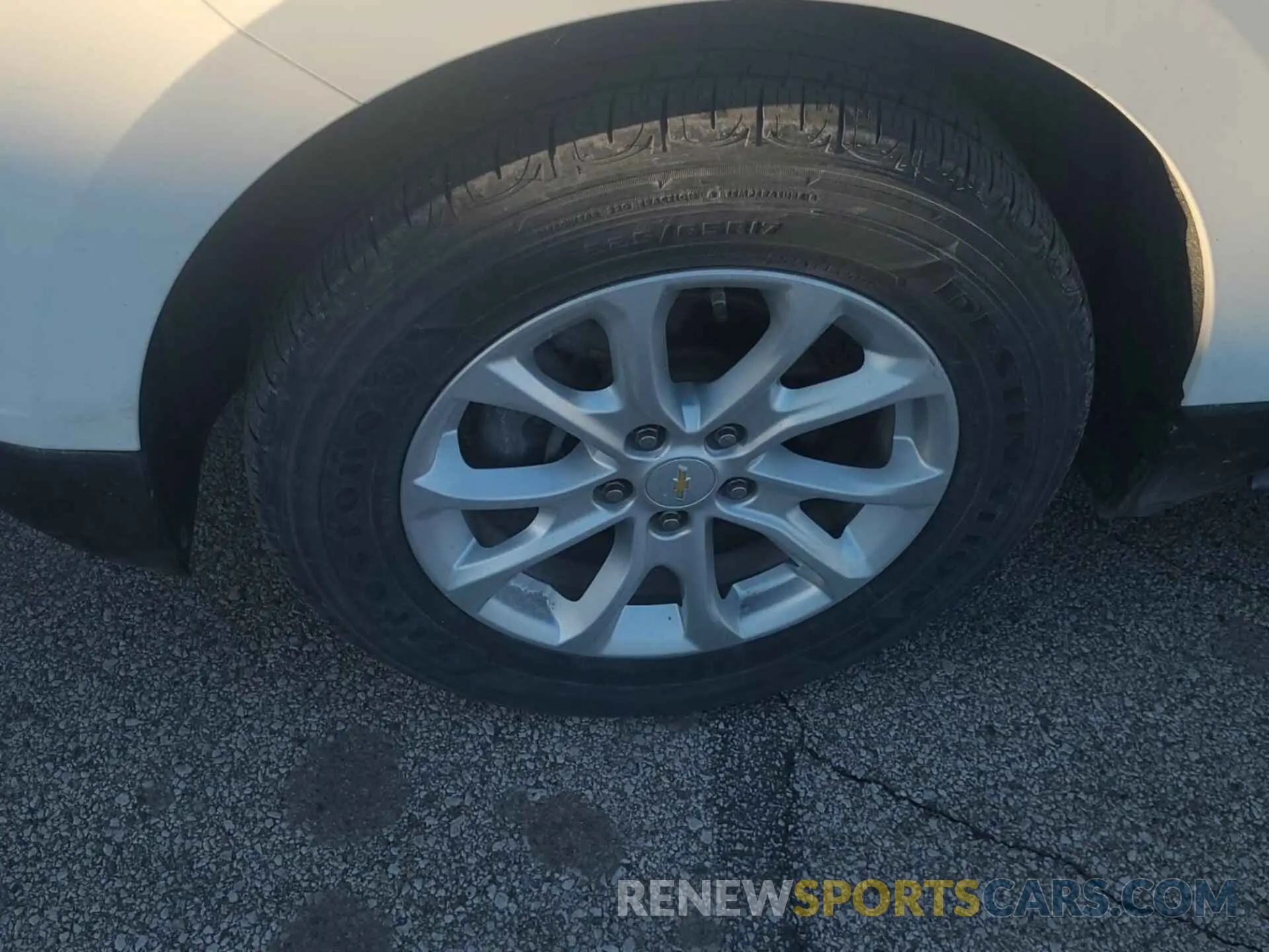 5 Photograph of a damaged car 2GNAXTEV7K6167642 CHEVROLET EQUINOX 2019