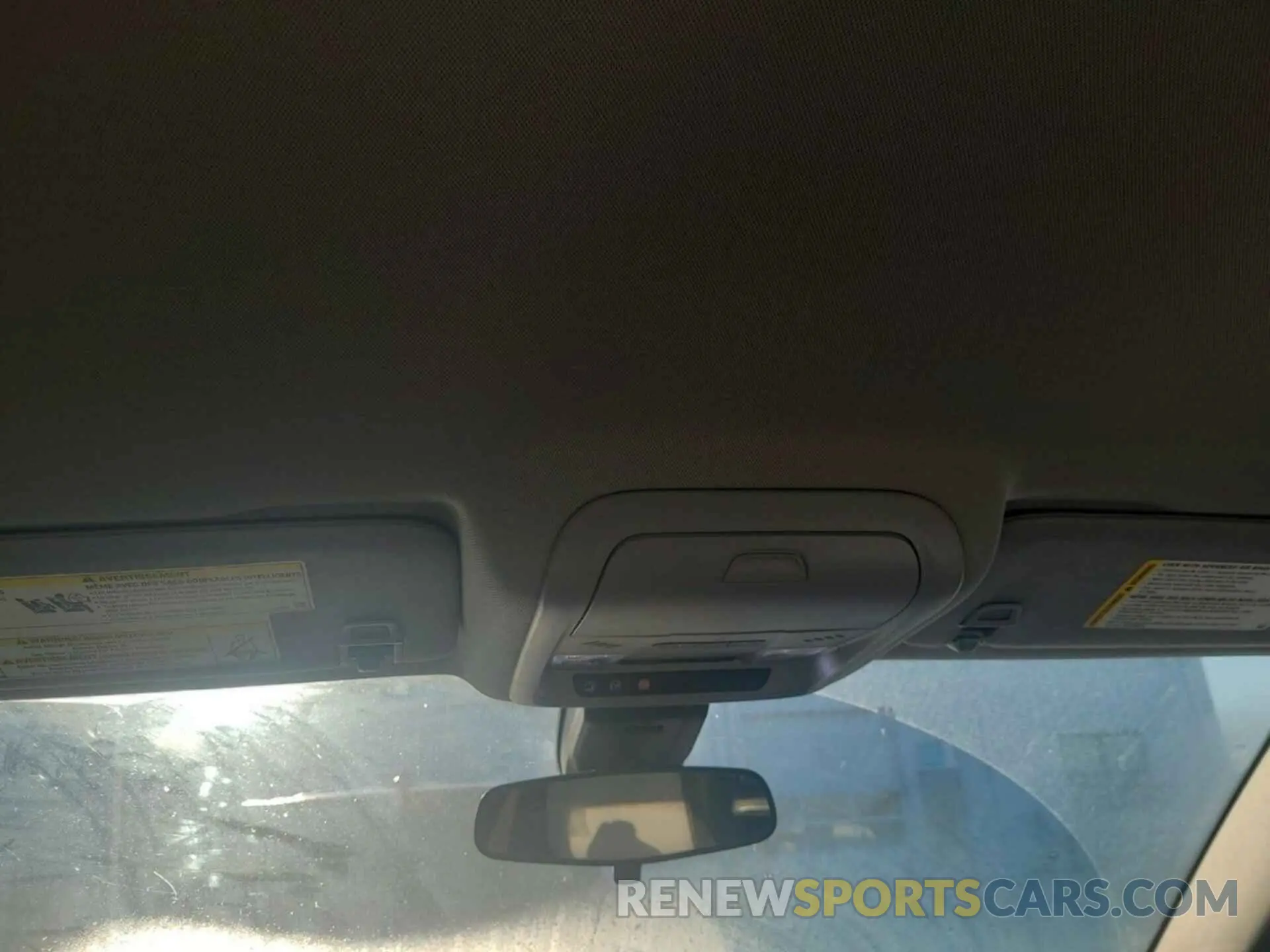 8 Photograph of a damaged car 2GNAXTEV7K6167642 CHEVROLET EQUINOX 2019