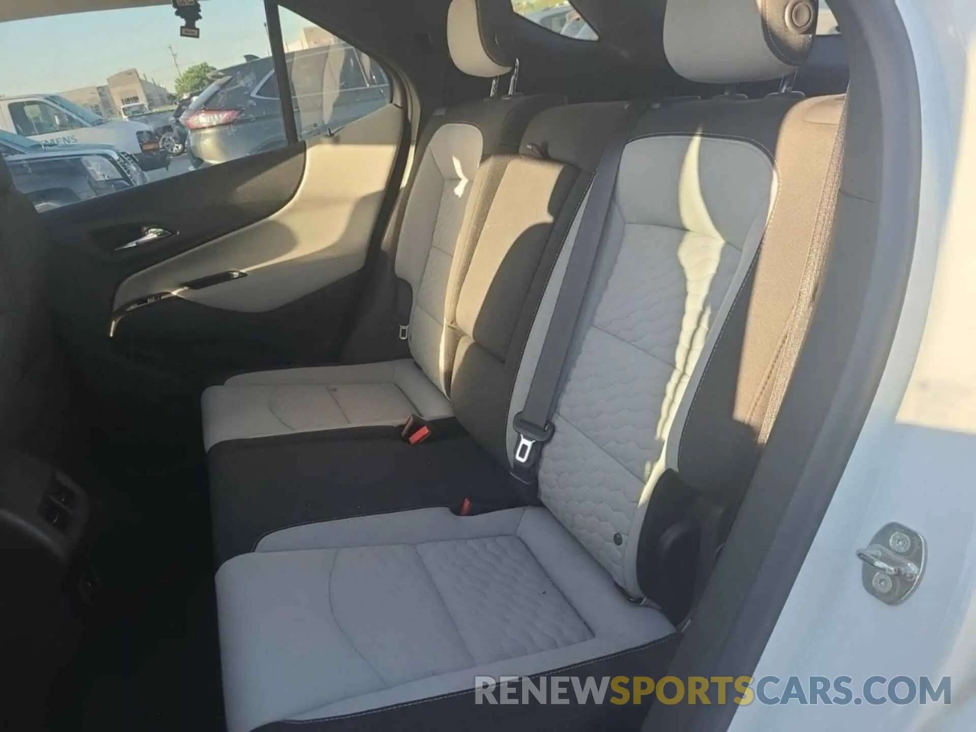 9 Photograph of a damaged car 2GNAXTEV7K6167642 CHEVROLET EQUINOX 2019