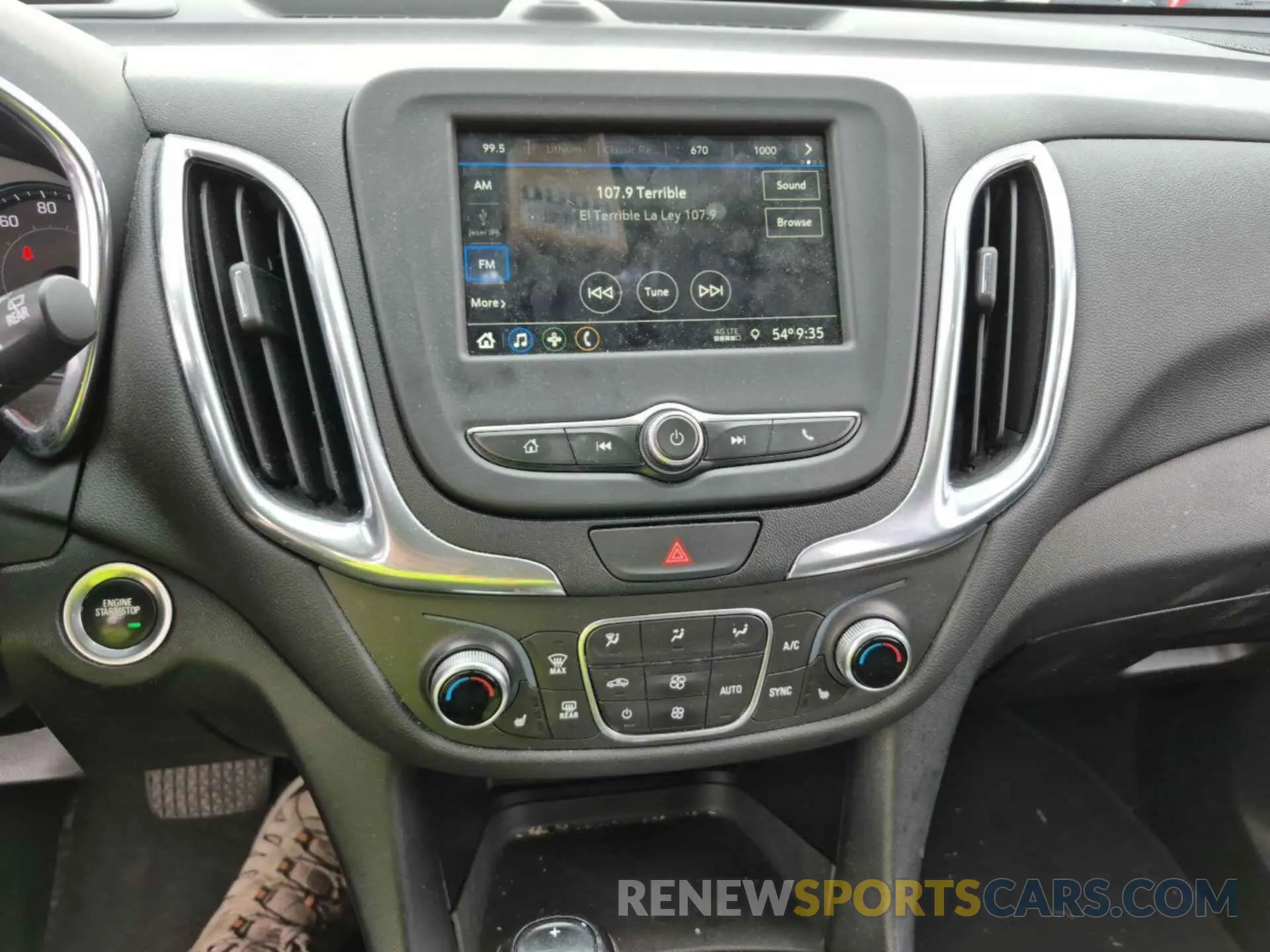 10 Photograph of a damaged car 2GNAXTEV7K6169679 CHEVROLET EQUINOX 2019