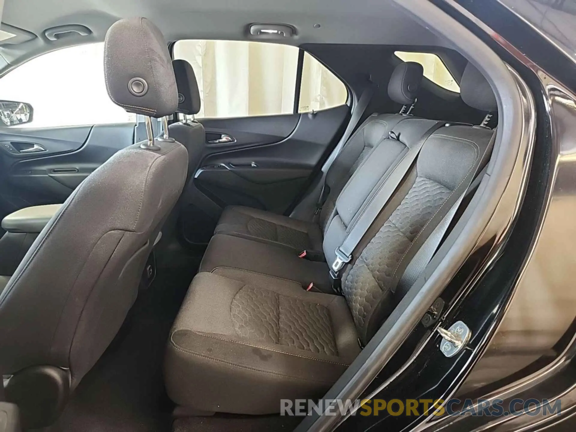 19 Photograph of a damaged car 2GNAXTEV7K6193819 CHEVROLET EQUINOX 2019
