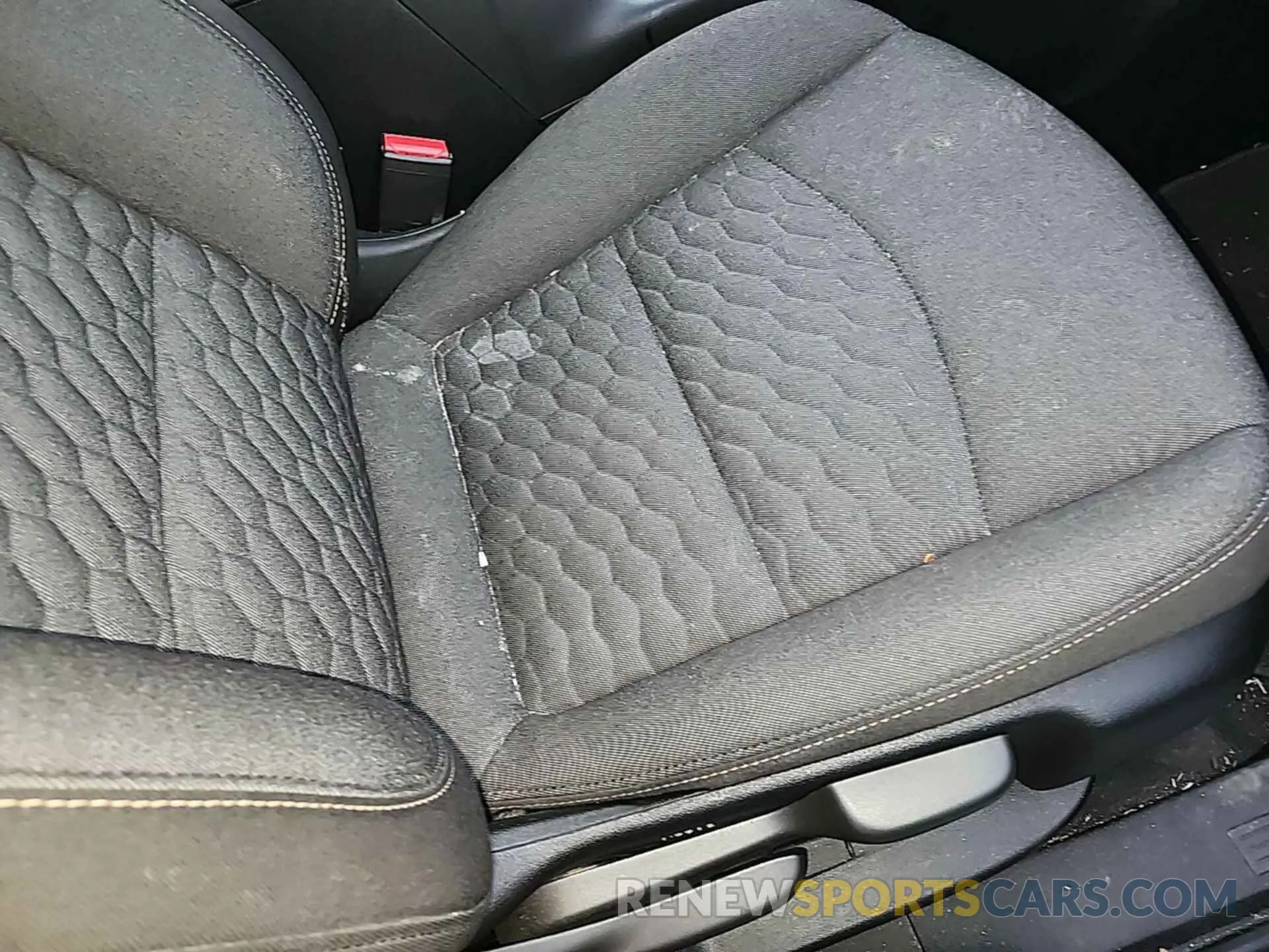 17 Photograph of a damaged car 2GNAXTEV7K6257664 CHEVROLET EQUINOX 2019