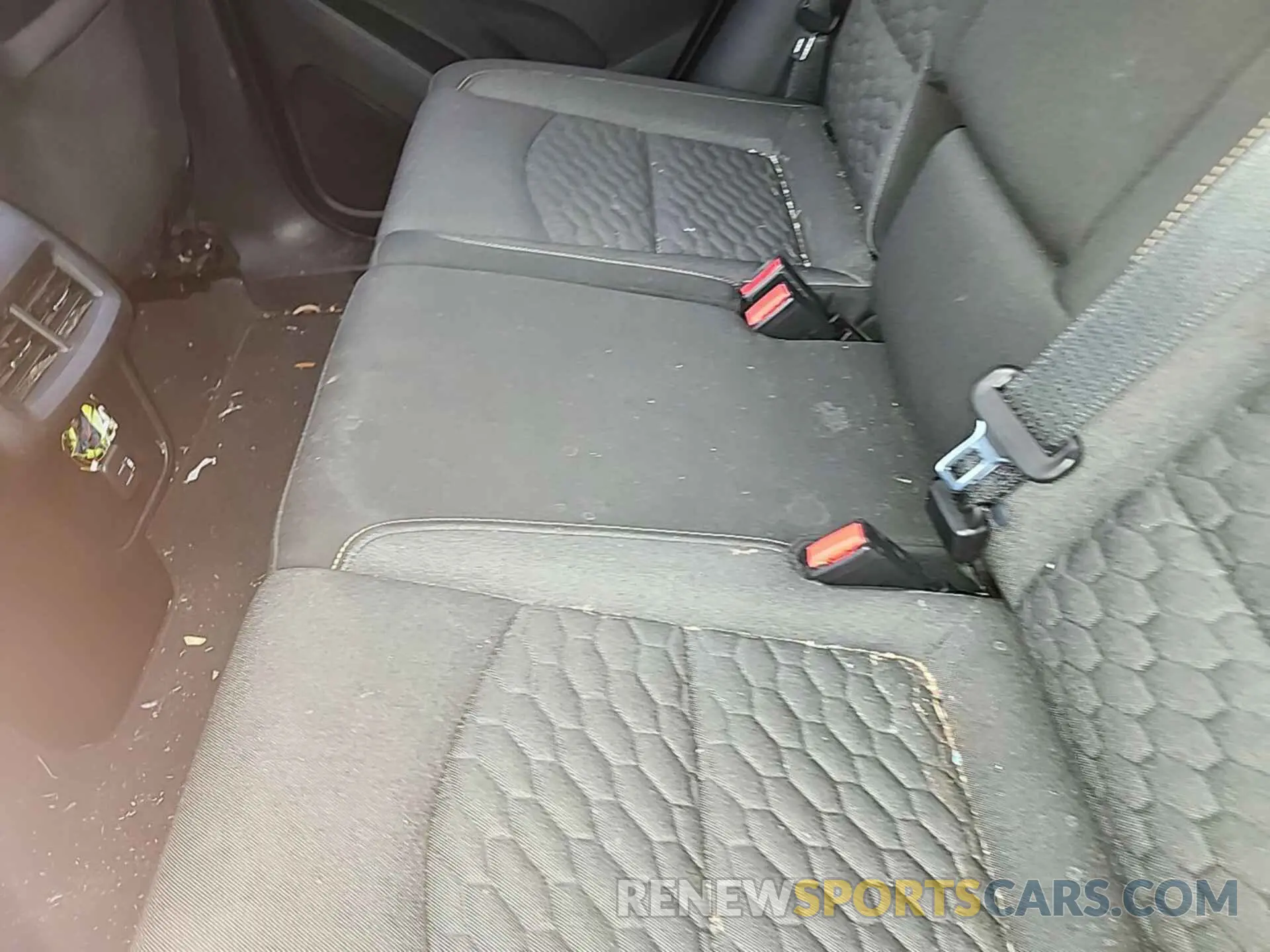 19 Photograph of a damaged car 2GNAXTEV7K6257664 CHEVROLET EQUINOX 2019
