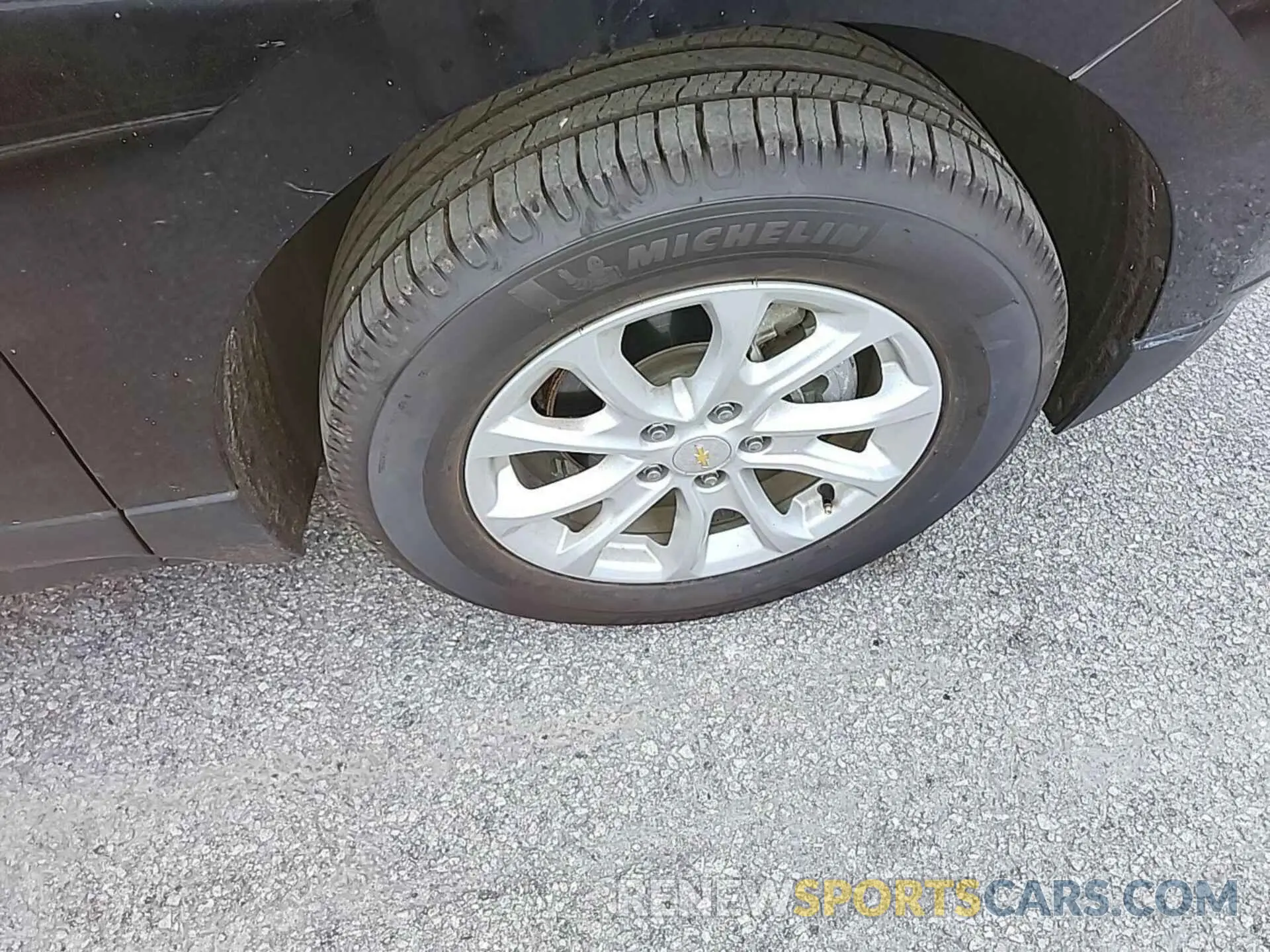 27 Photograph of a damaged car 2GNAXTEV7K6257664 CHEVROLET EQUINOX 2019
