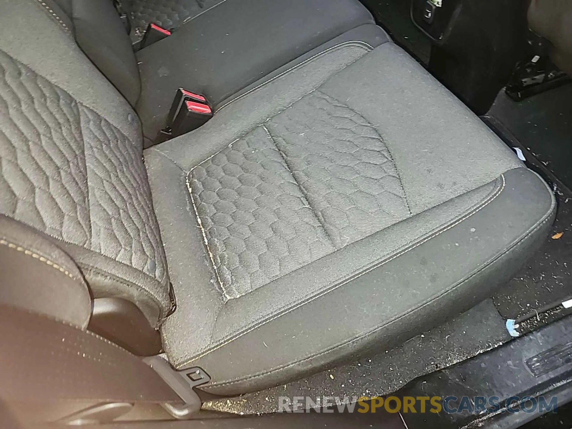 29 Photograph of a damaged car 2GNAXTEV7K6257664 CHEVROLET EQUINOX 2019