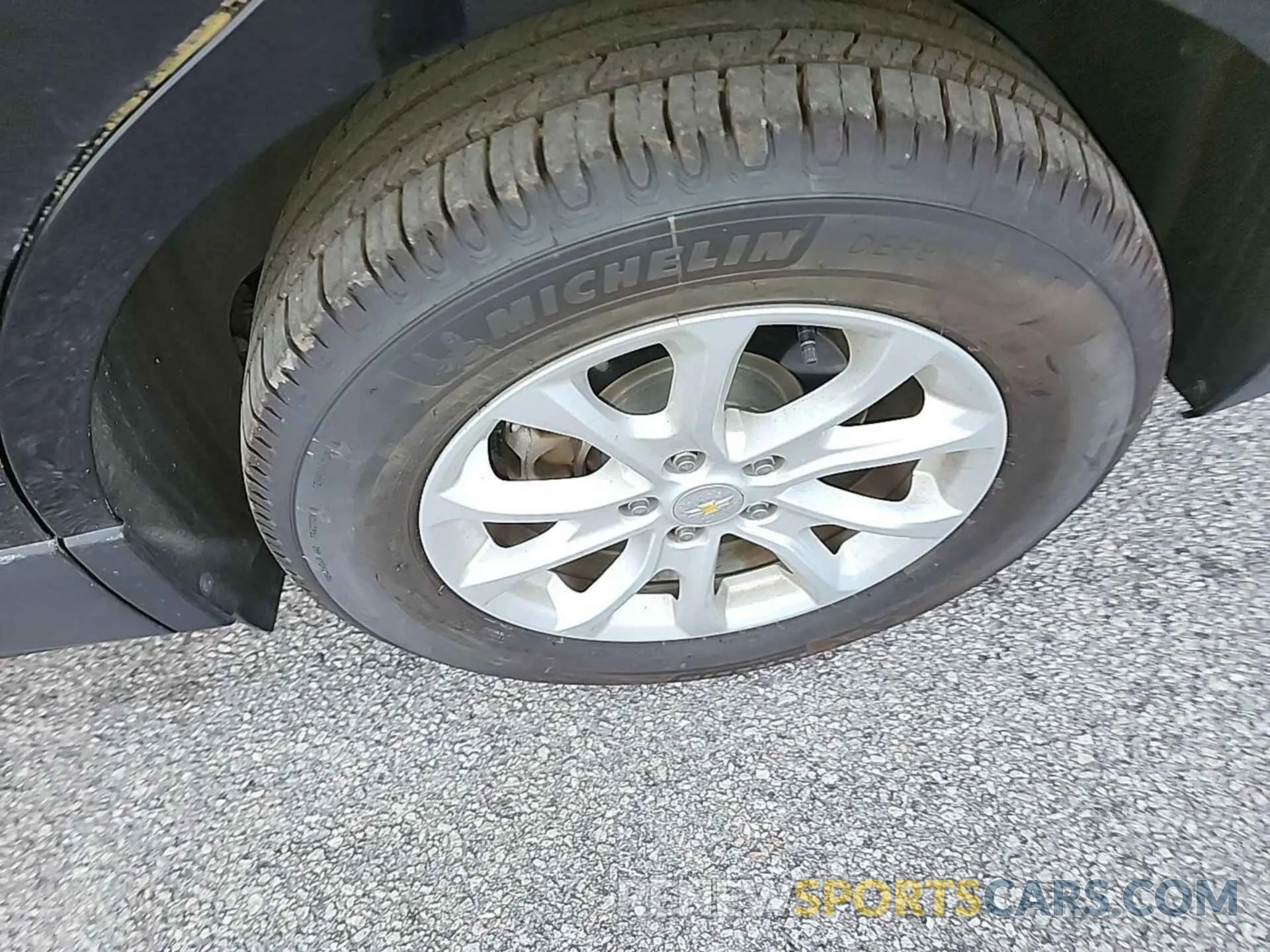 34 Photograph of a damaged car 2GNAXTEV7K6257664 CHEVROLET EQUINOX 2019