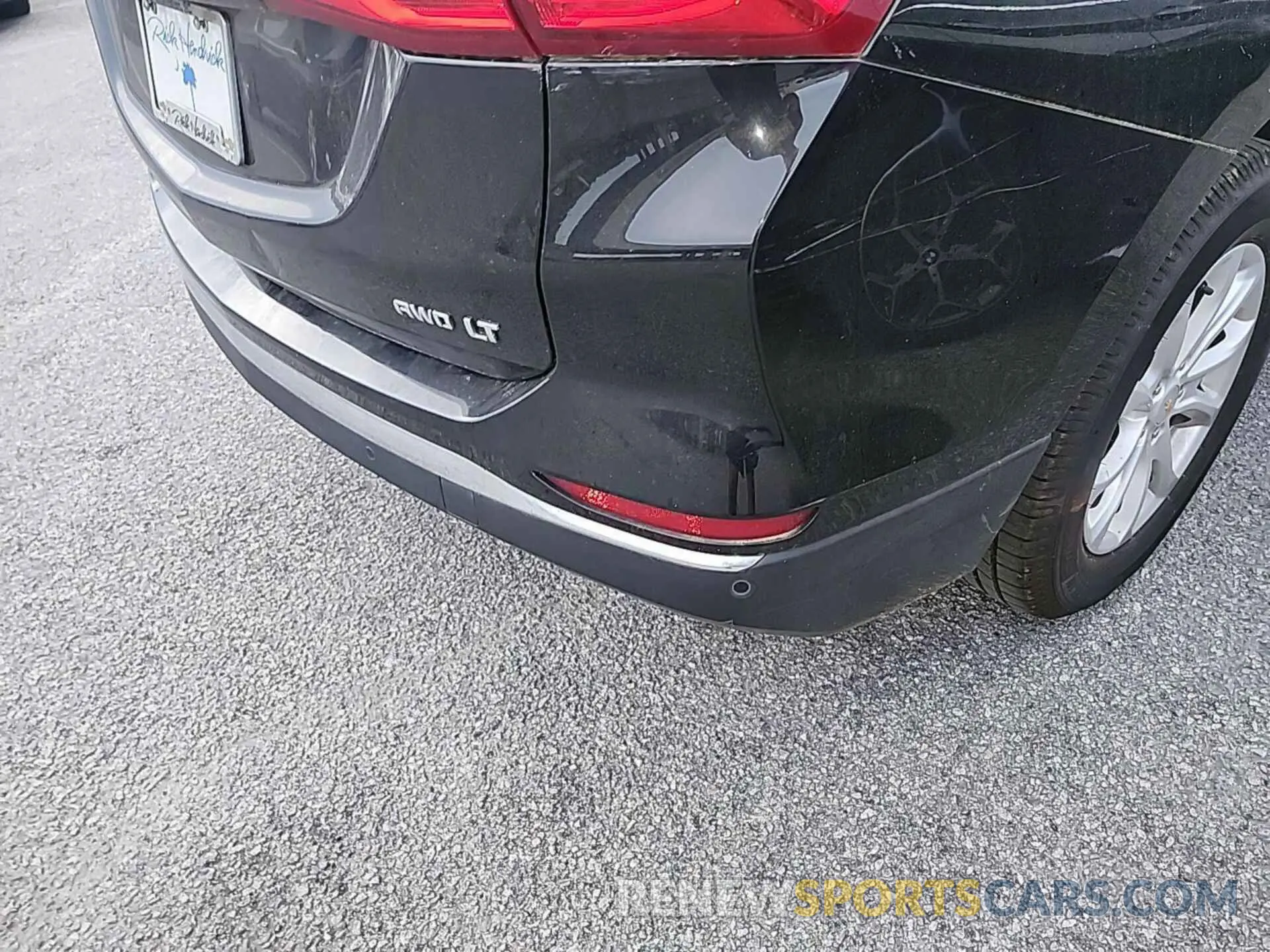 35 Photograph of a damaged car 2GNAXTEV7K6257664 CHEVROLET EQUINOX 2019