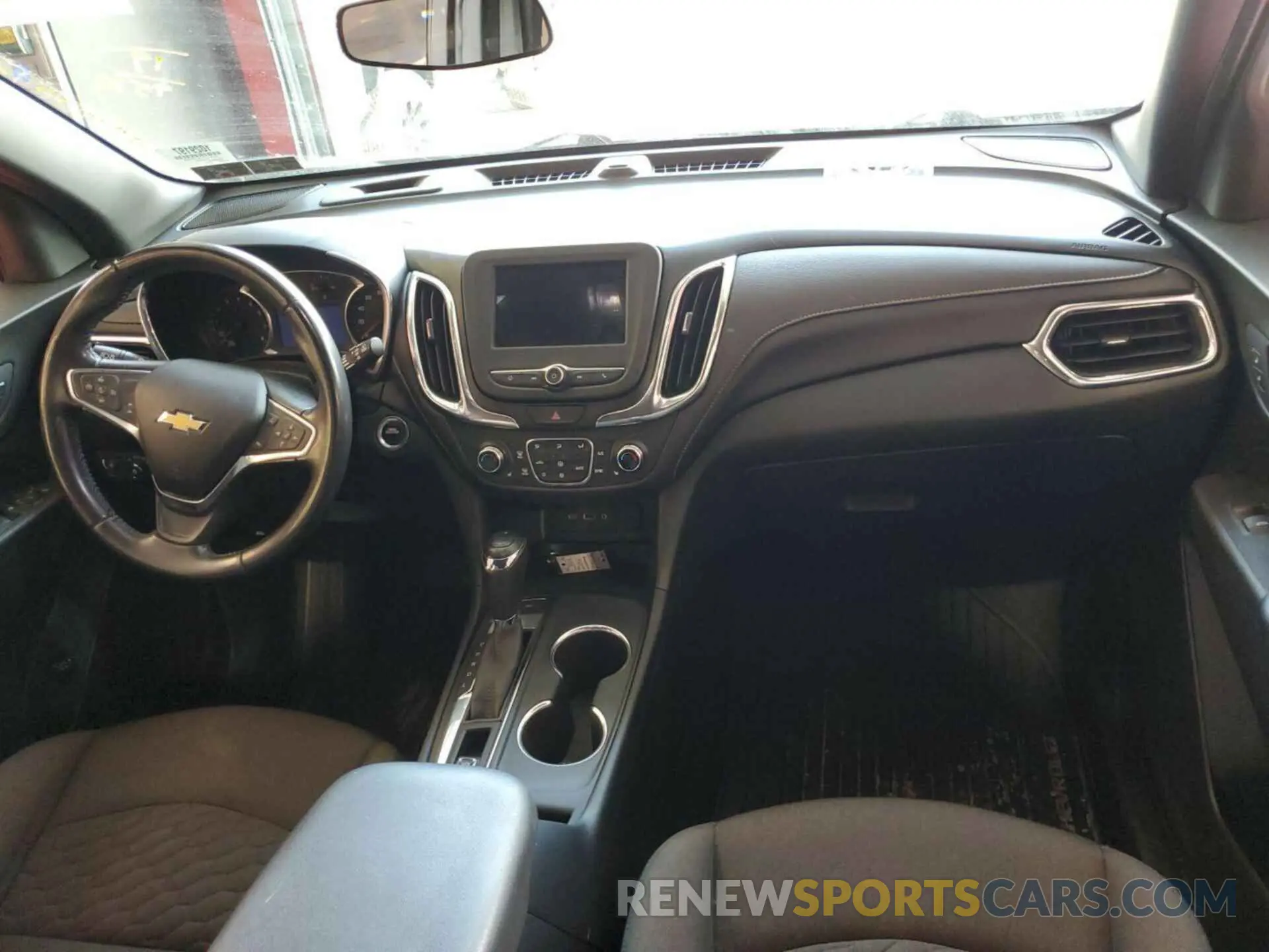 18 Photograph of a damaged car 2GNAXTEV7K6258068 CHEVROLET EQUINOX 2019