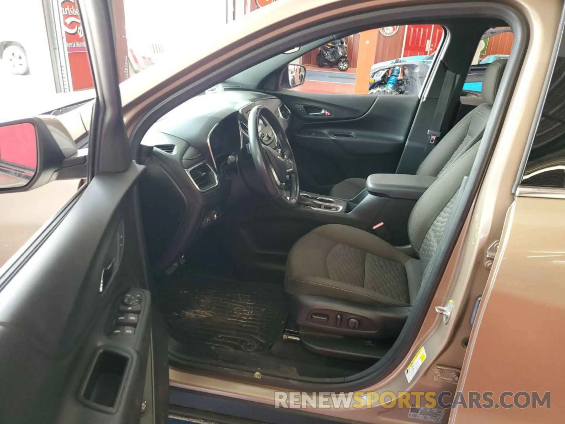 8 Photograph of a damaged car 2GNAXTEV7K6258068 CHEVROLET EQUINOX 2019