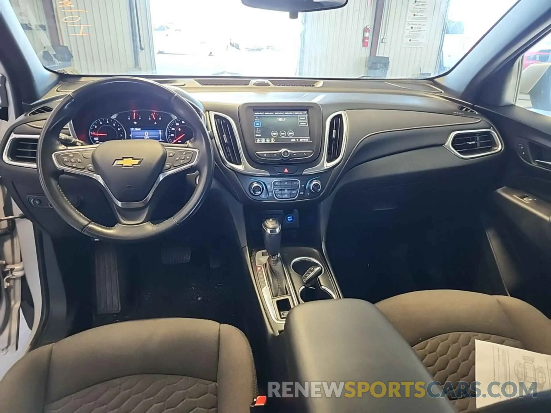 17 Photograph of a damaged car 2GNAXTEV7K6263304 CHEVROLET EQUINOX 2019
