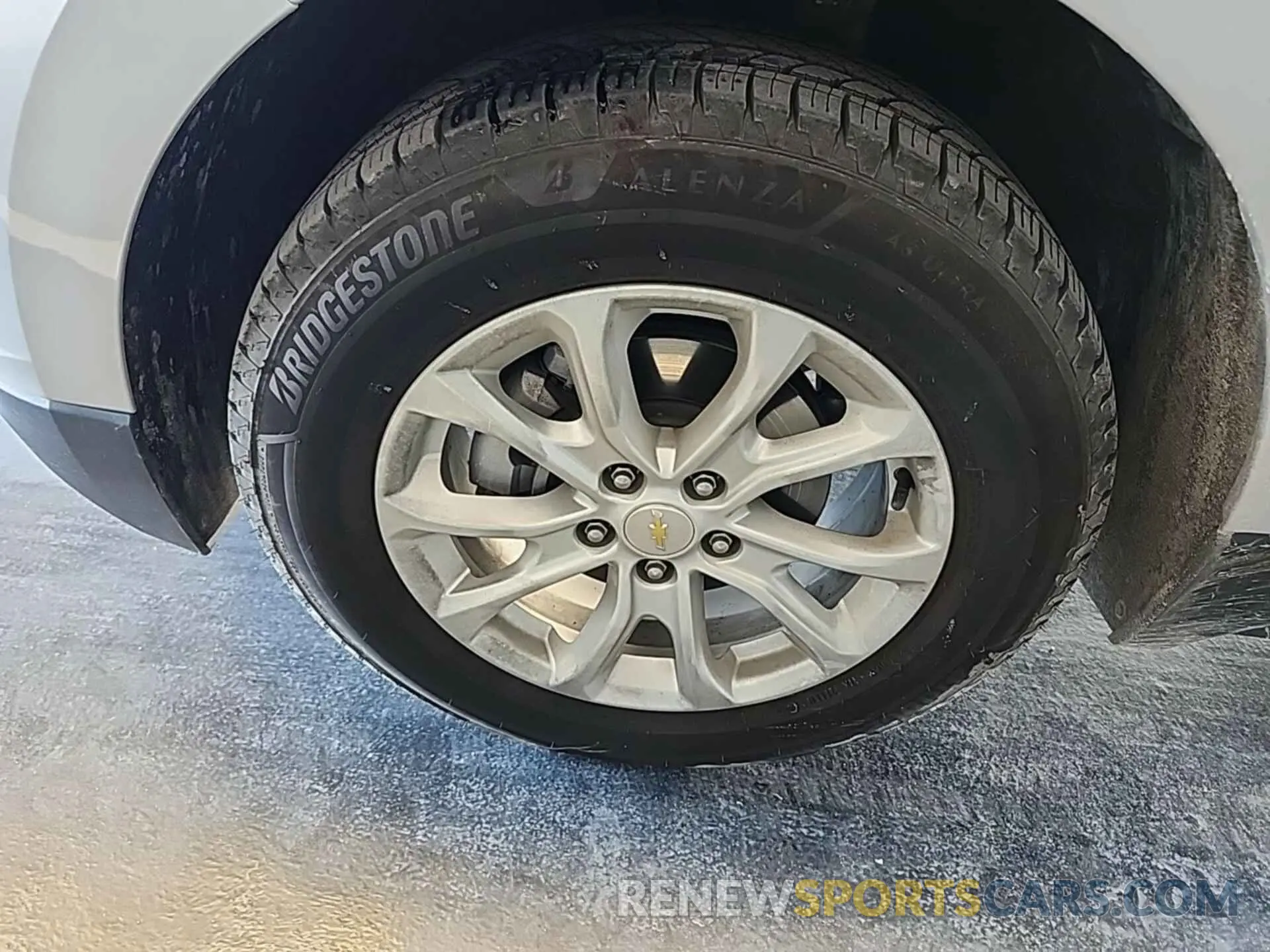 18 Photograph of a damaged car 2GNAXTEV7K6263304 CHEVROLET EQUINOX 2019