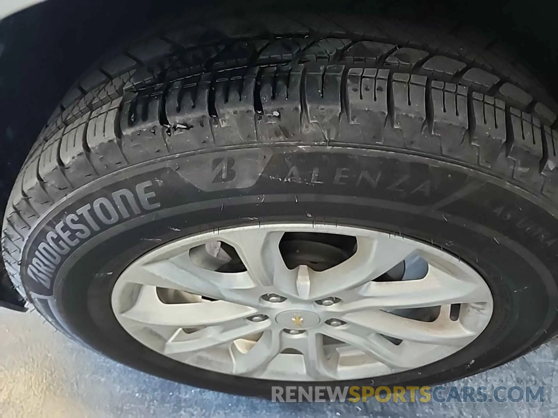 29 Photograph of a damaged car 2GNAXTEV7K6263304 CHEVROLET EQUINOX 2019