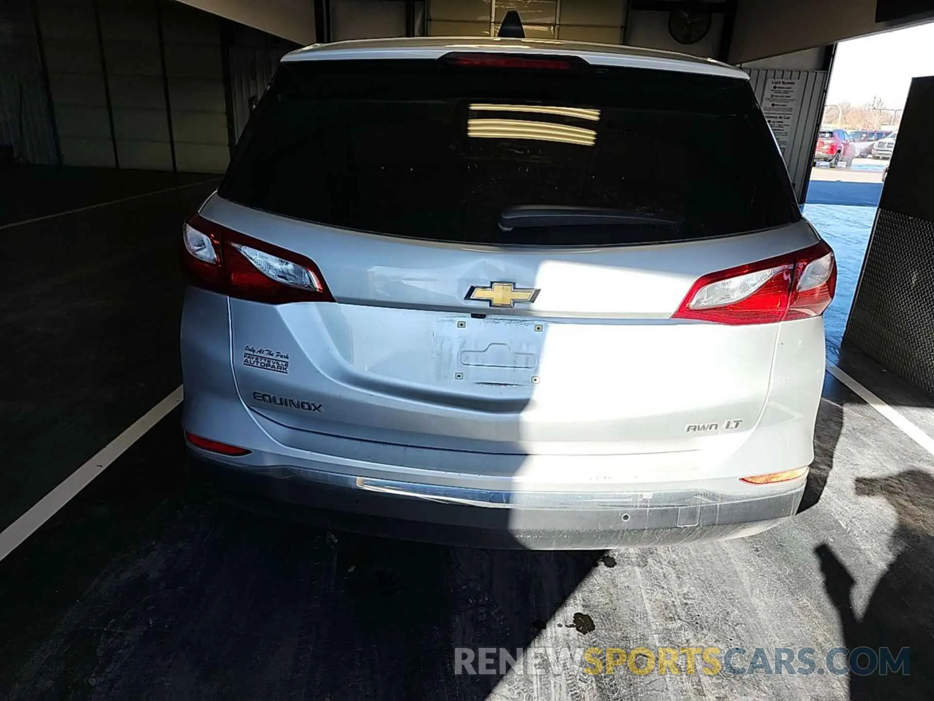 31 Photograph of a damaged car 2GNAXTEV7K6263304 CHEVROLET EQUINOX 2019