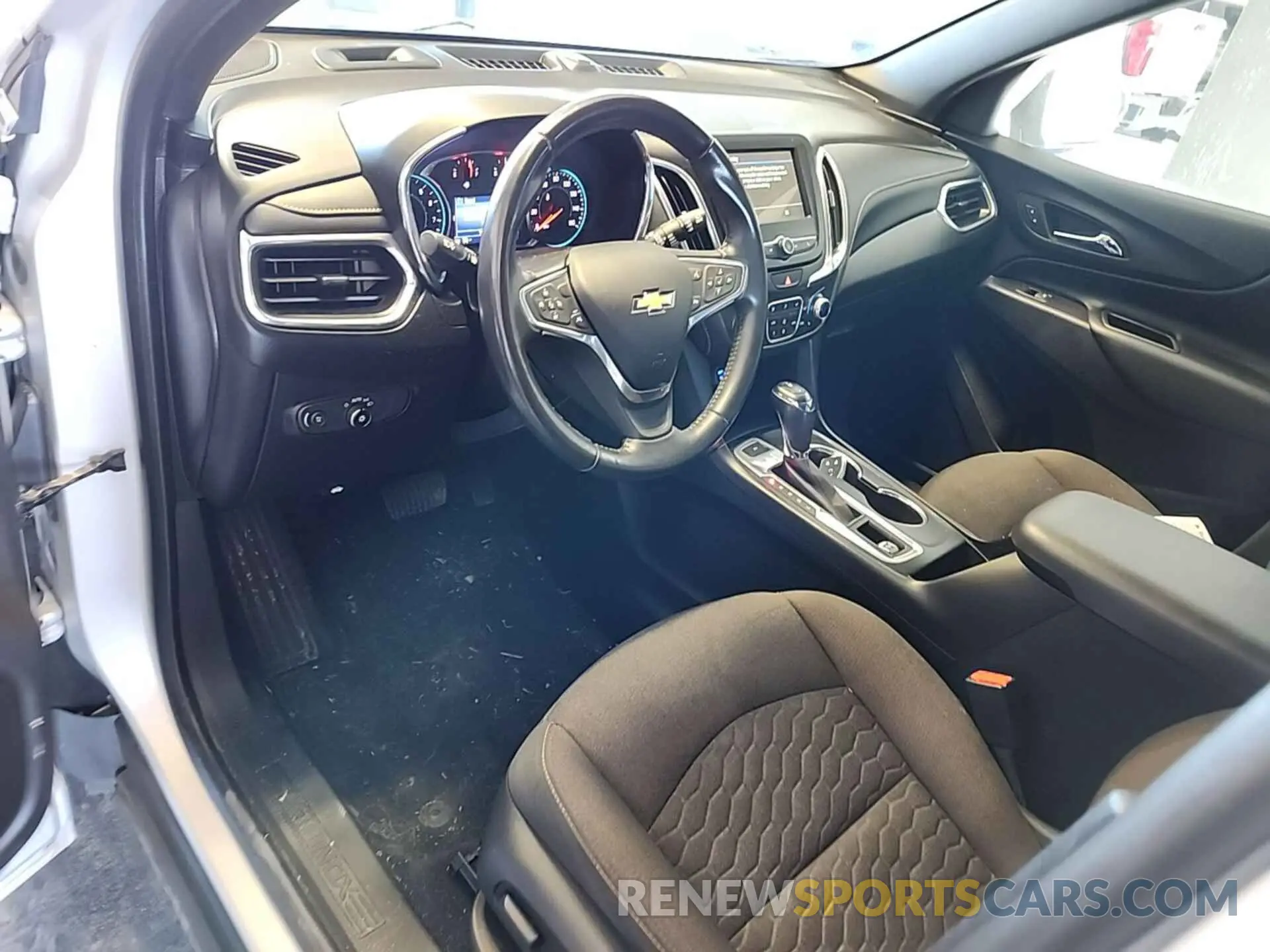 8 Photograph of a damaged car 2GNAXTEV7K6263304 CHEVROLET EQUINOX 2019