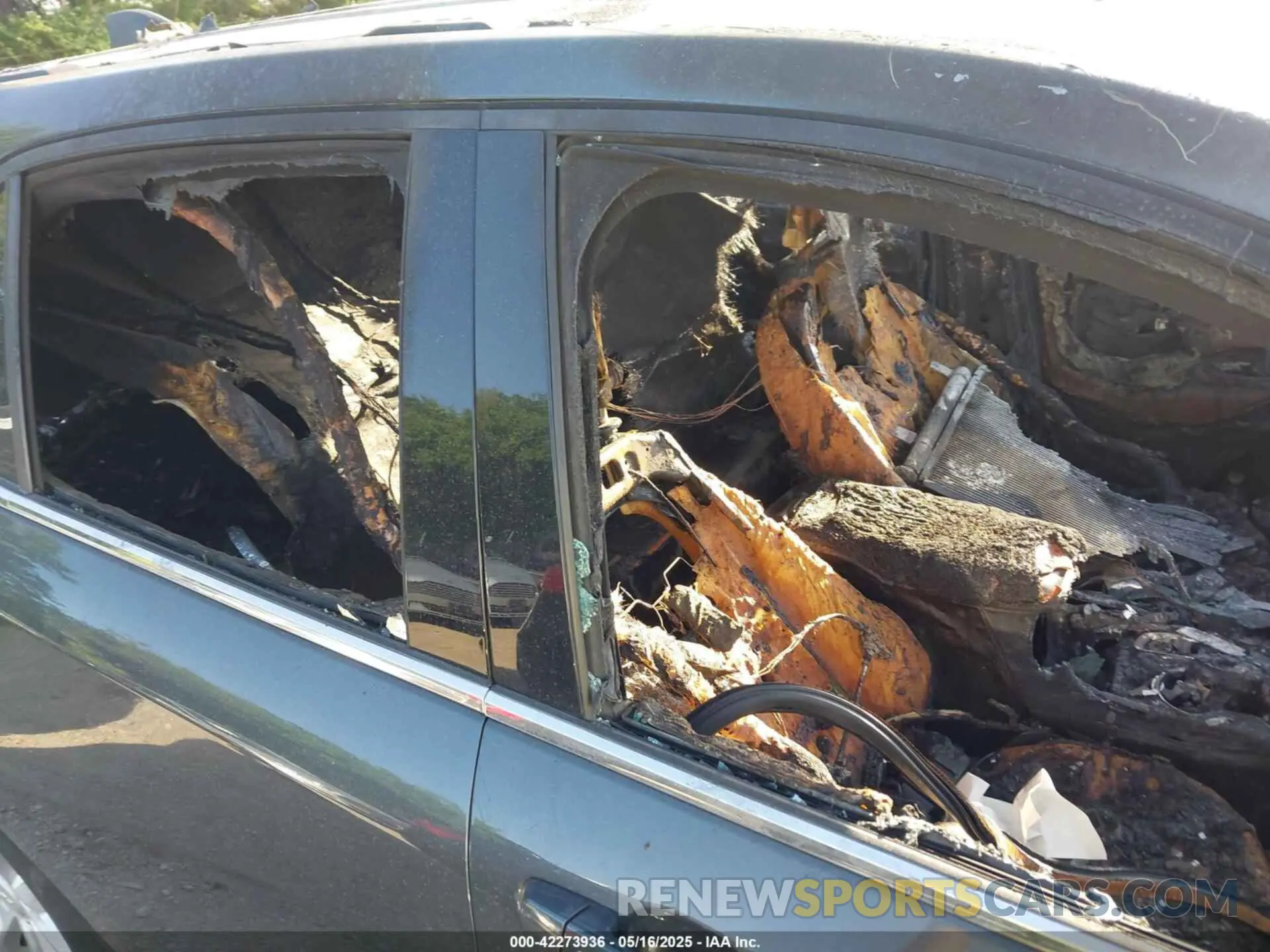13 Photograph of a damaged car 2GNAXTEV7K6286825 CHEVROLET EQUINOX 2019