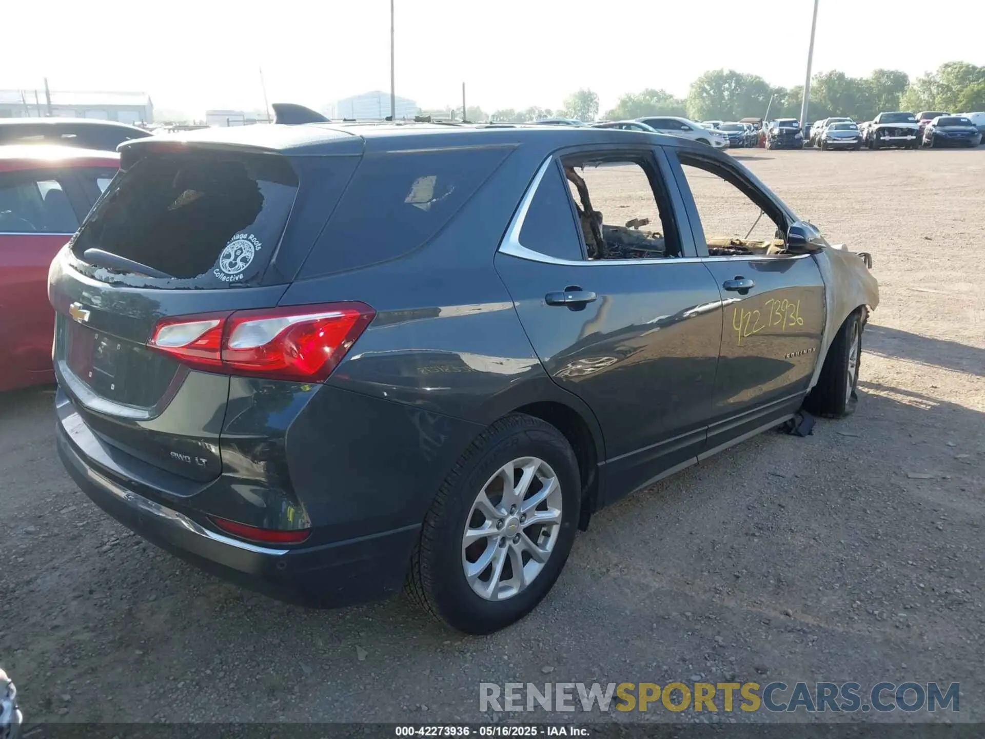 4 Photograph of a damaged car 2GNAXTEV7K6286825 CHEVROLET EQUINOX 2019